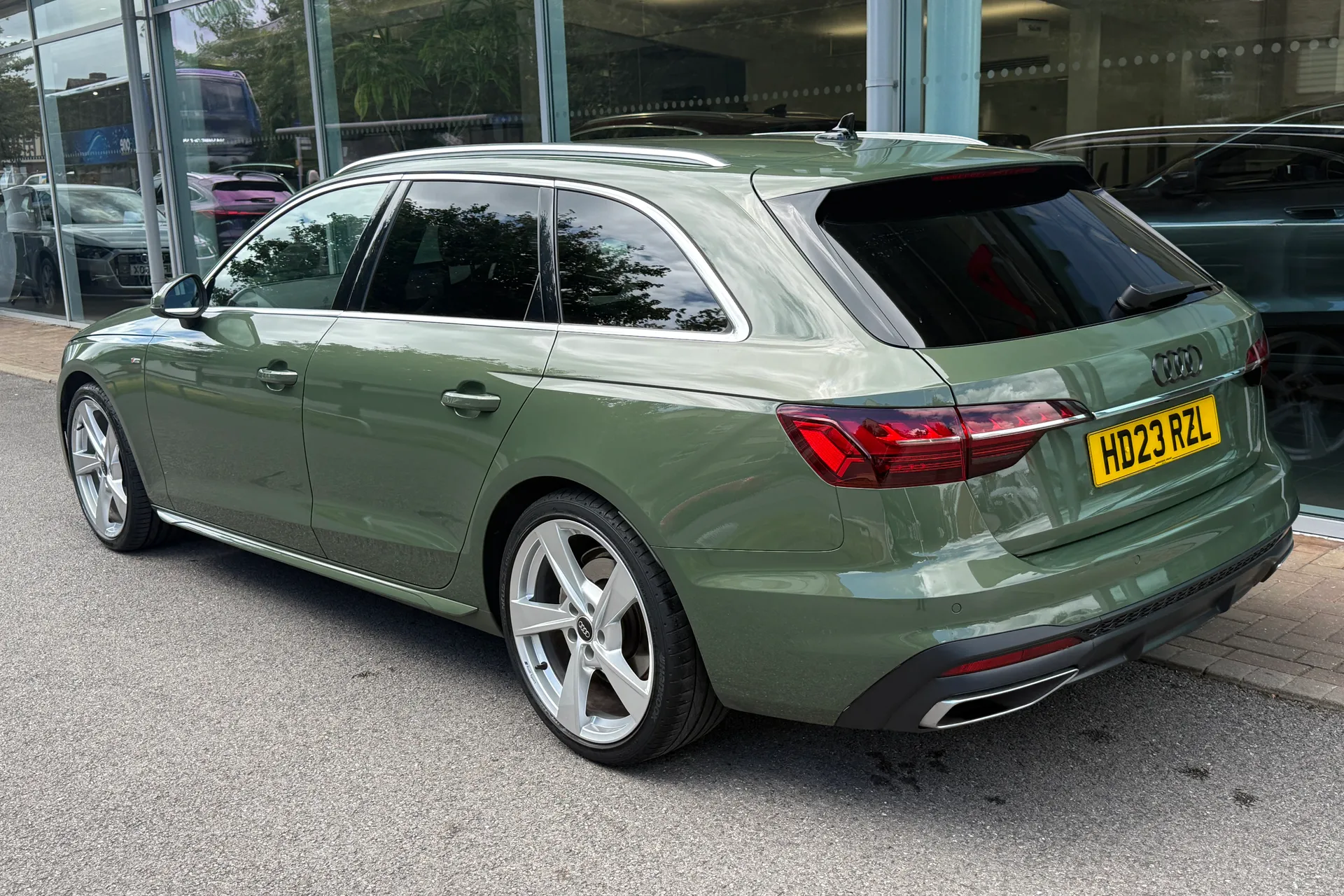 Audi A4 thumbnail image number 10