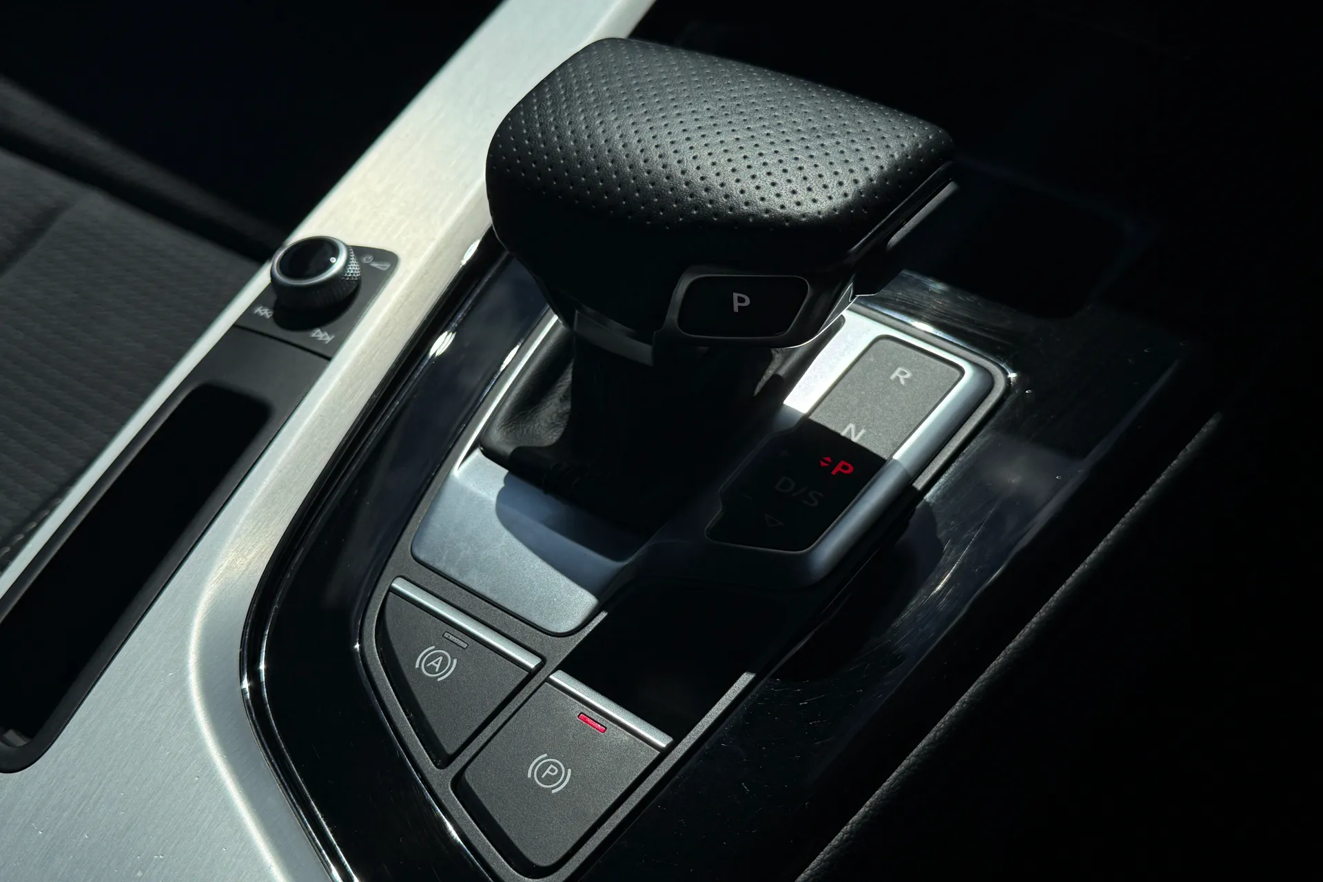 Audi A4 thumbnail image number 27