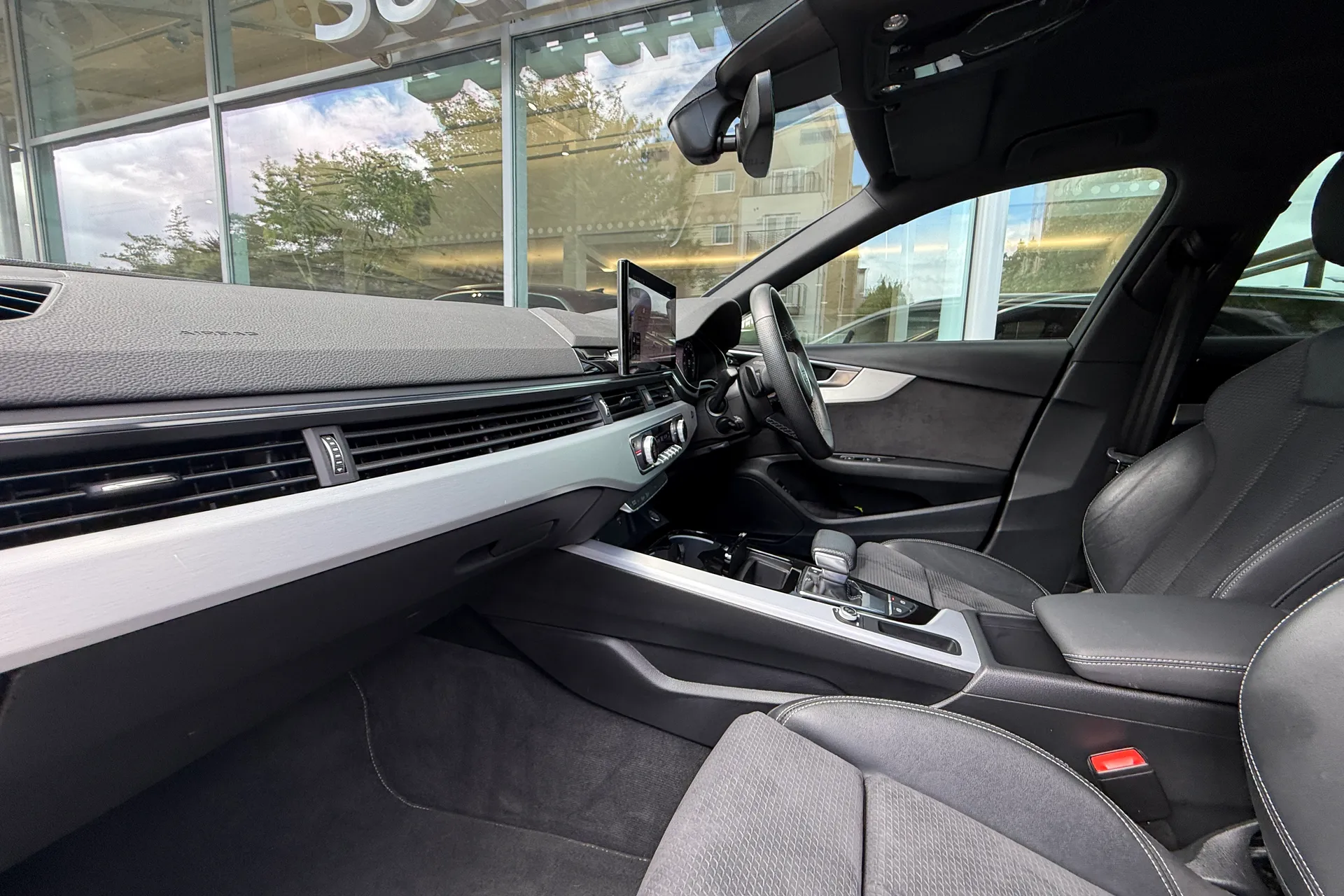 Audi A4 thumbnail image number 9