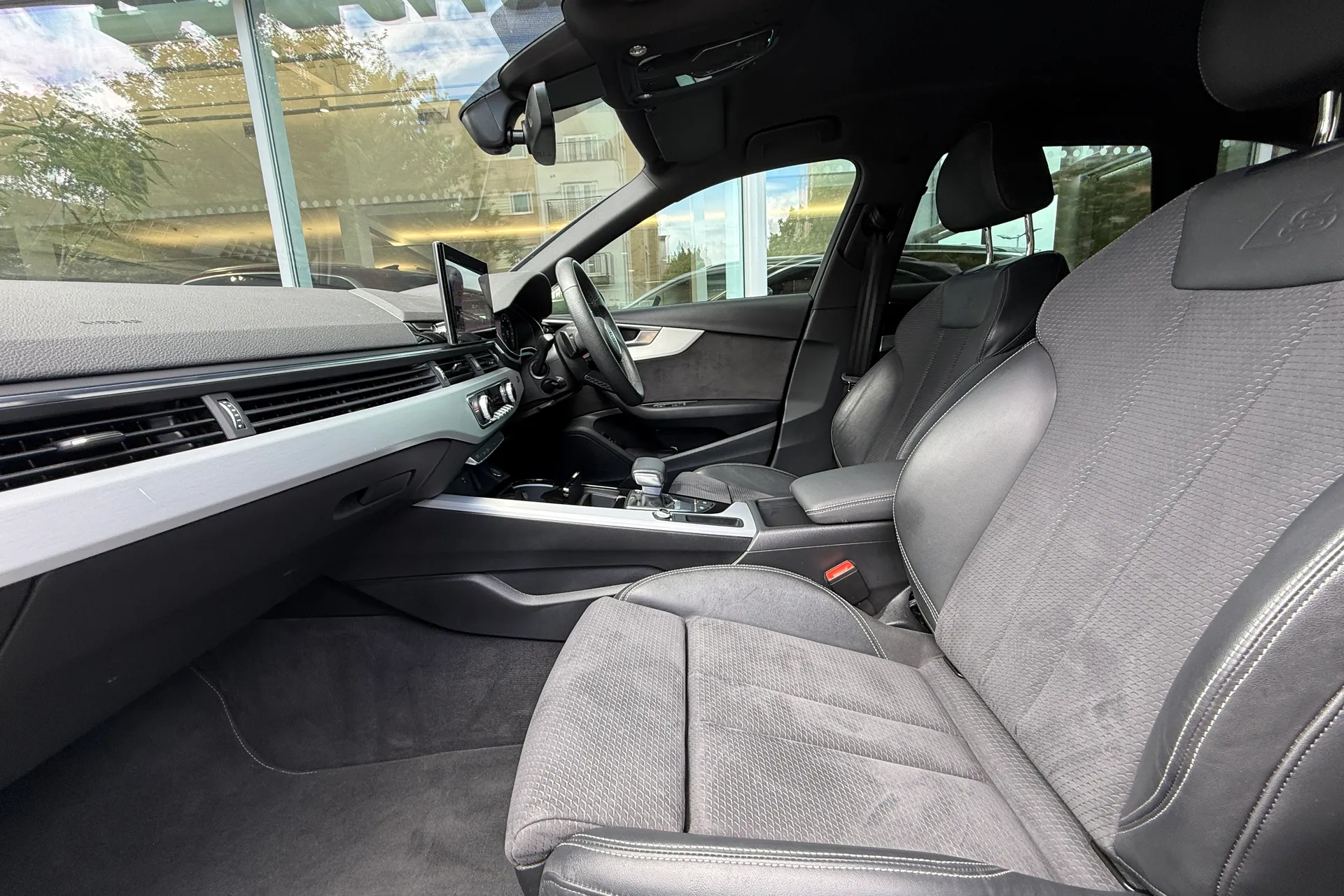 Audi A4 thumbnail image number 55