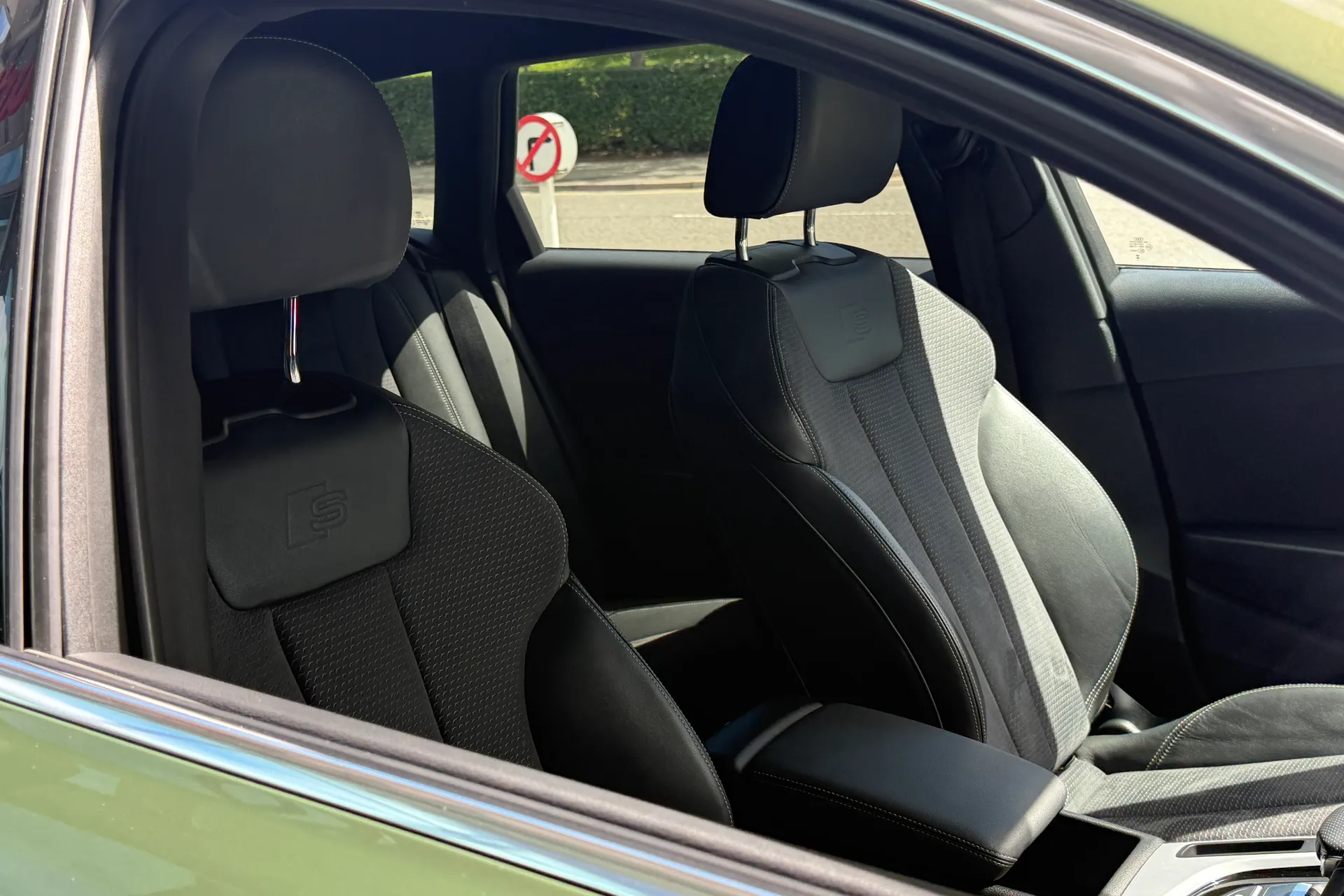 Audi A4 thumbnail image number 36