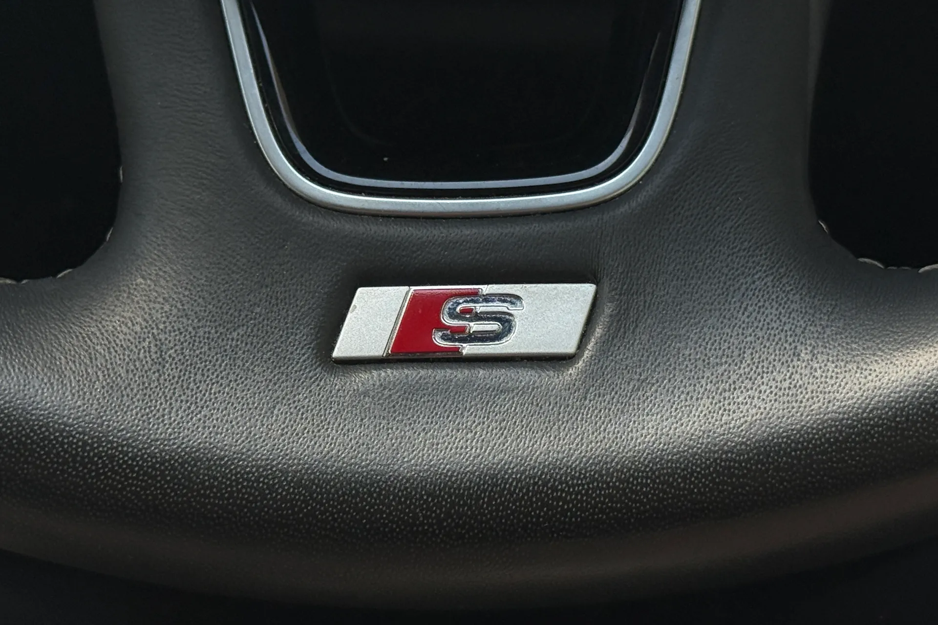 Audi A4 thumbnail image number 18