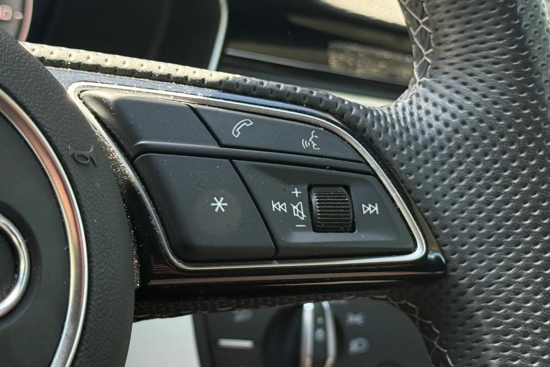 Audi A4 thumbnail image number 16