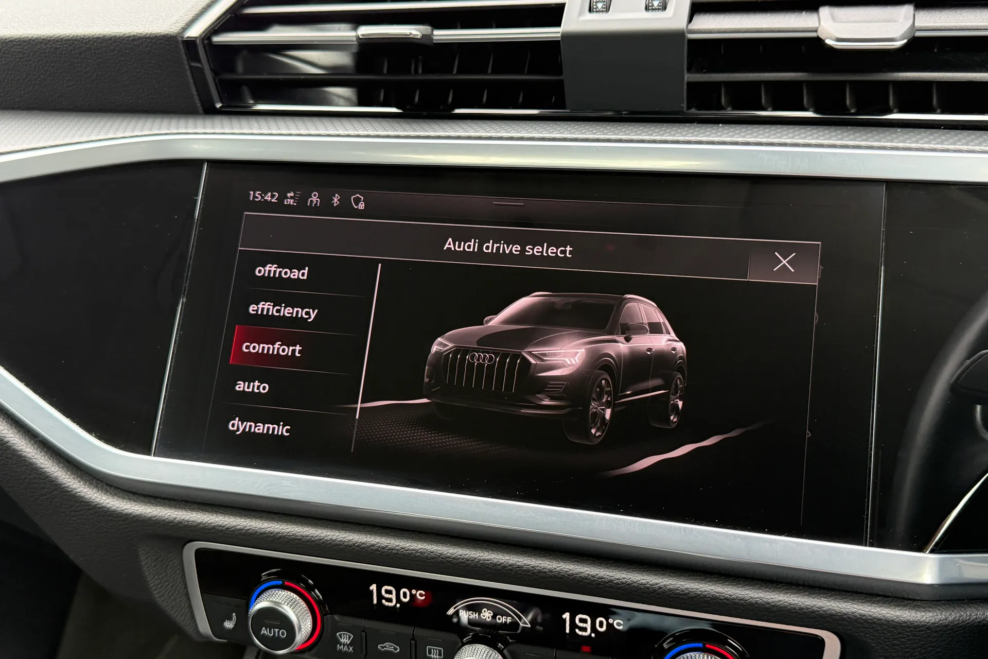 Audi Q3 thumbnail image number 17