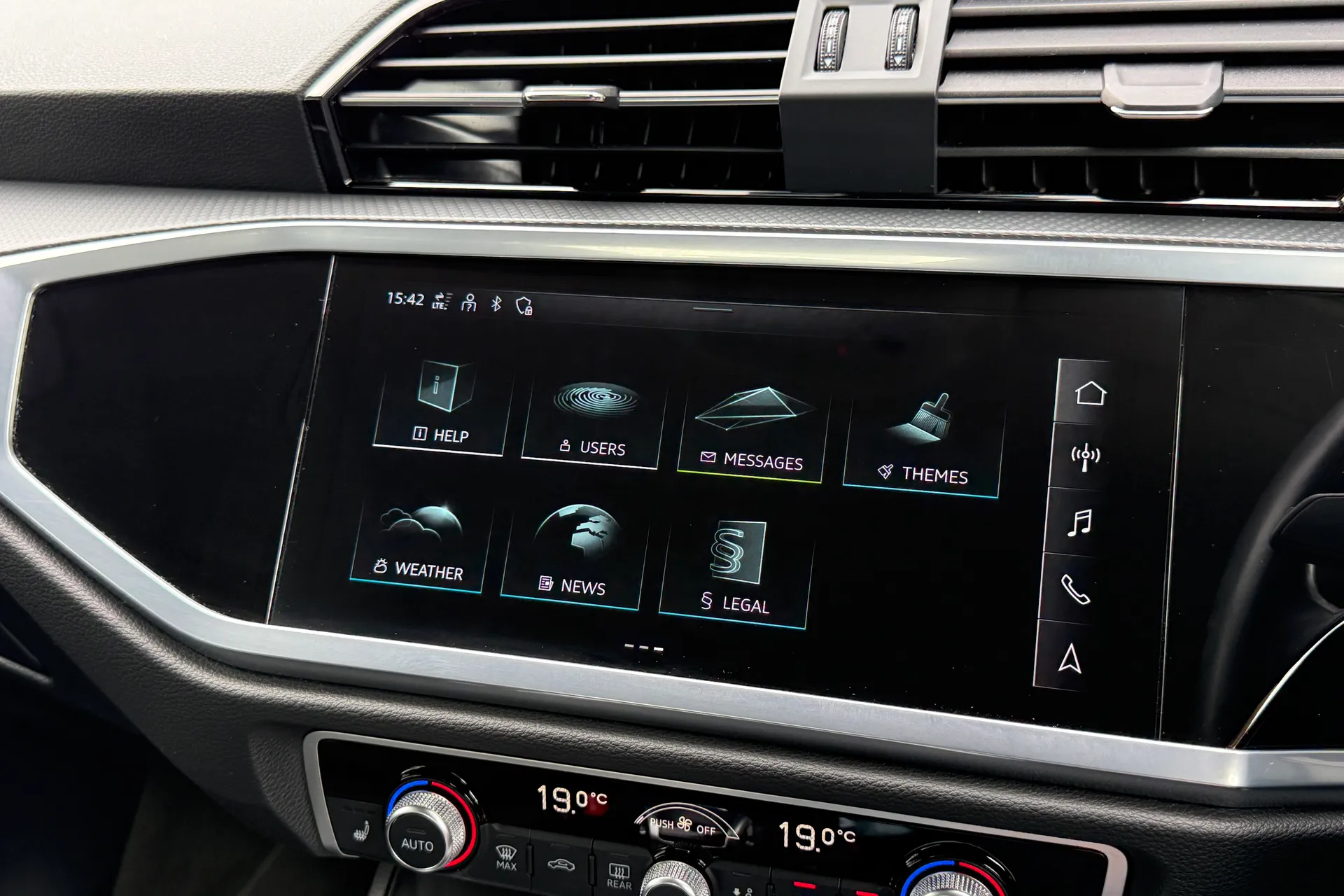 Audi Q3 thumbnail image number 29