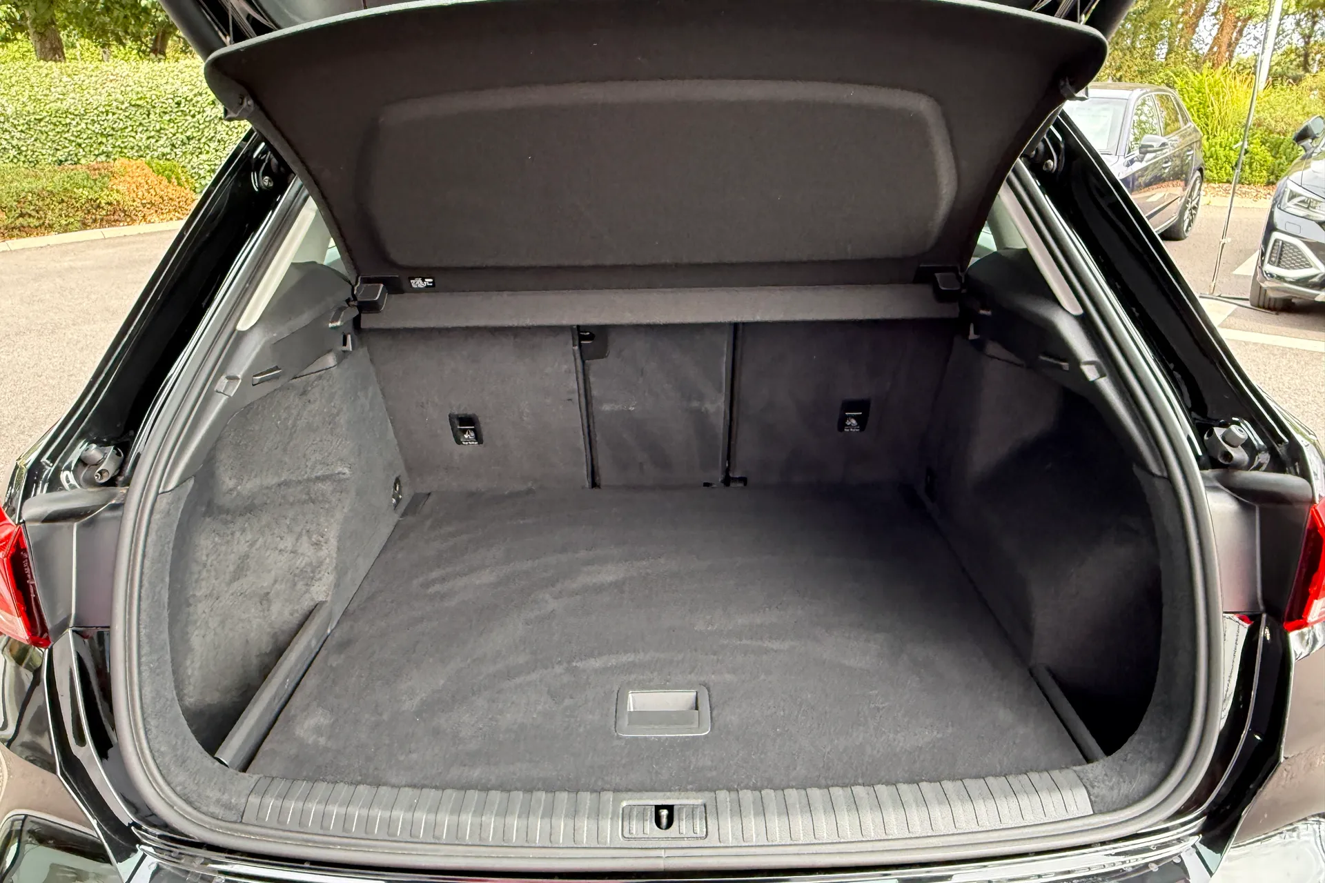 Audi Q3 thumbnail image number 43