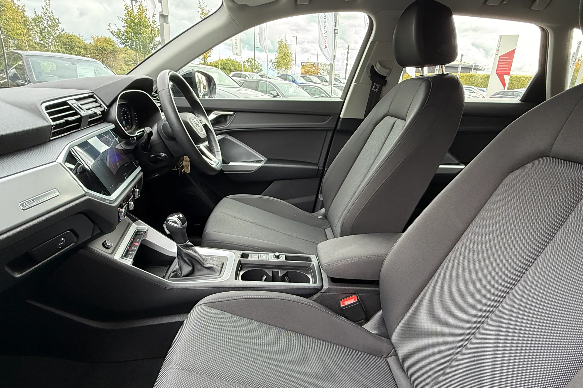 Audi Q3 thumbnail image number 35