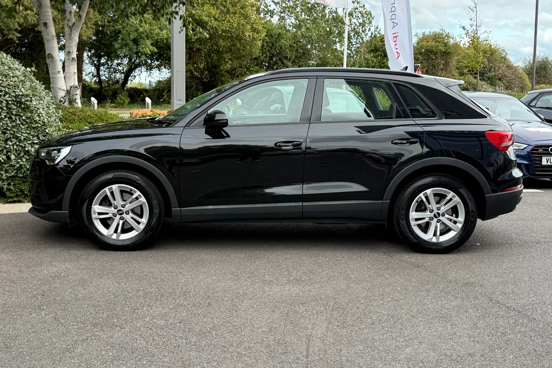 Audi Q3 thumbnail image number 14
