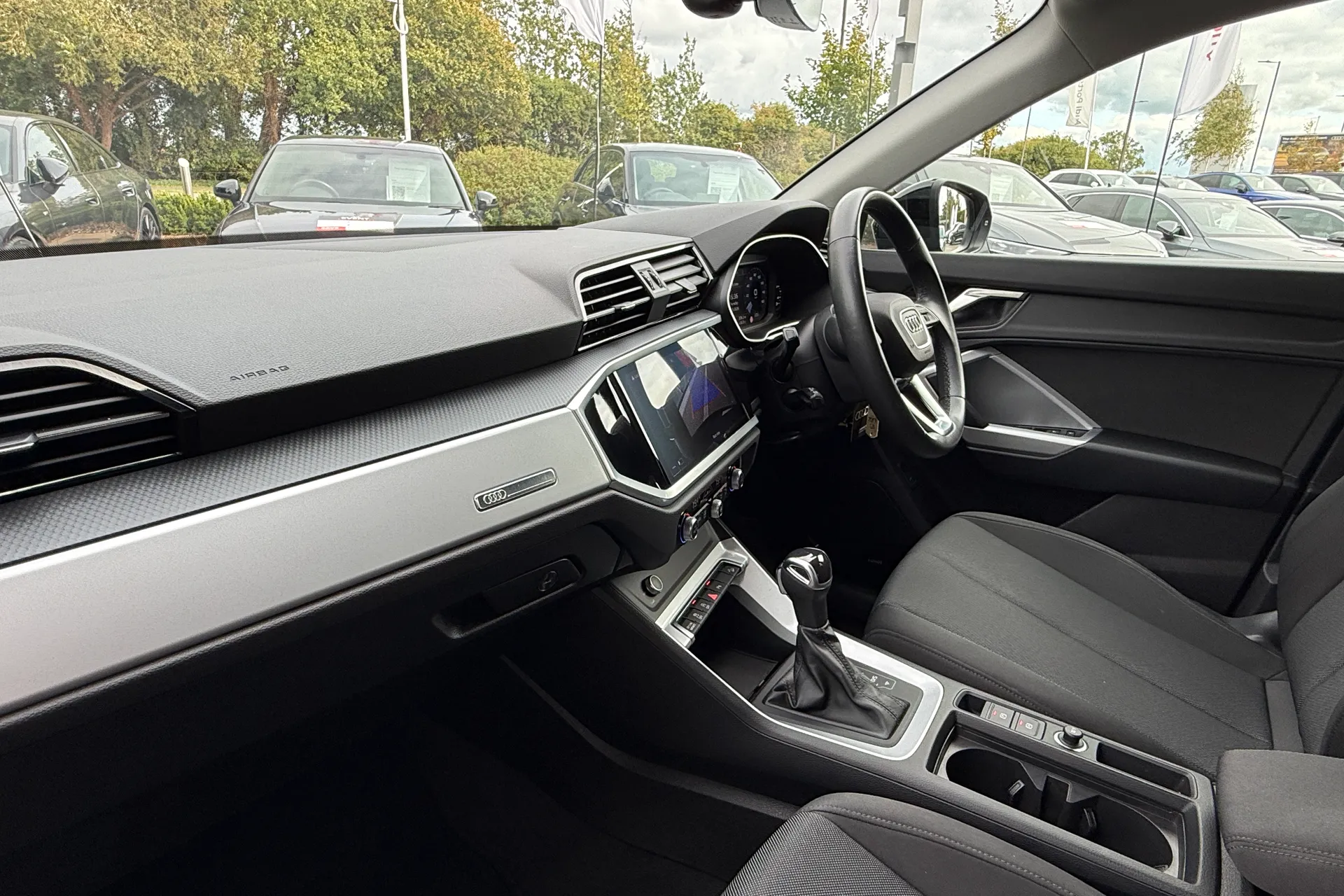 Audi Q3 thumbnail image number 33