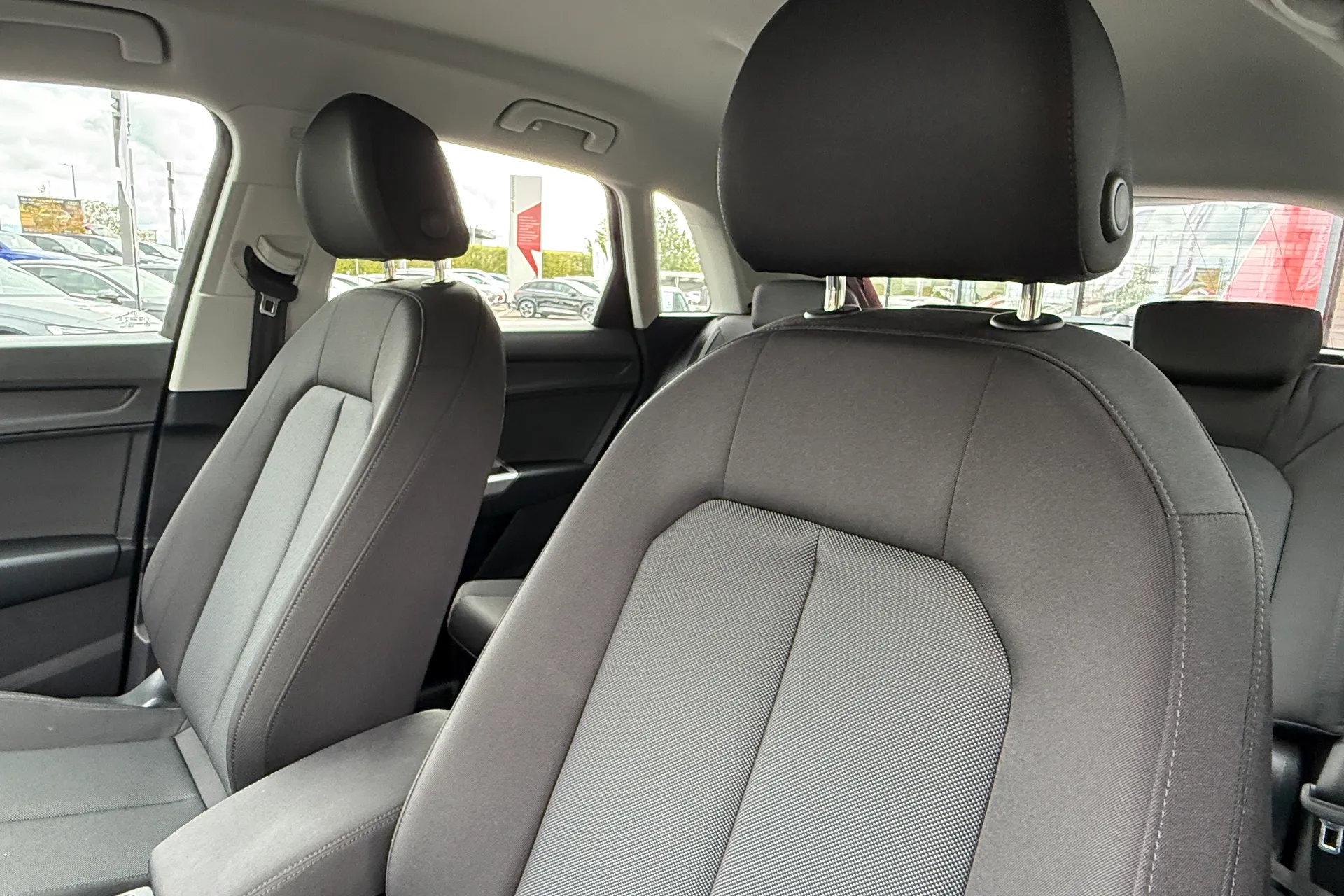 Audi Q3 thumbnail image number 37