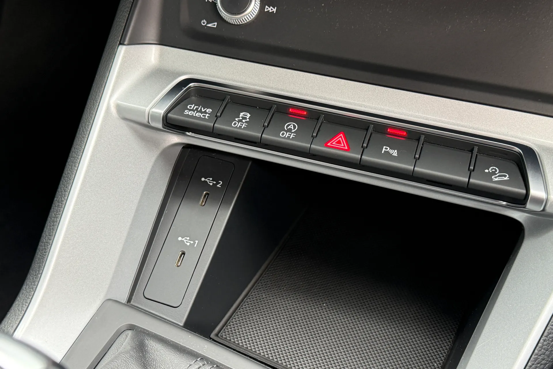 Audi Q3 thumbnail image number 31