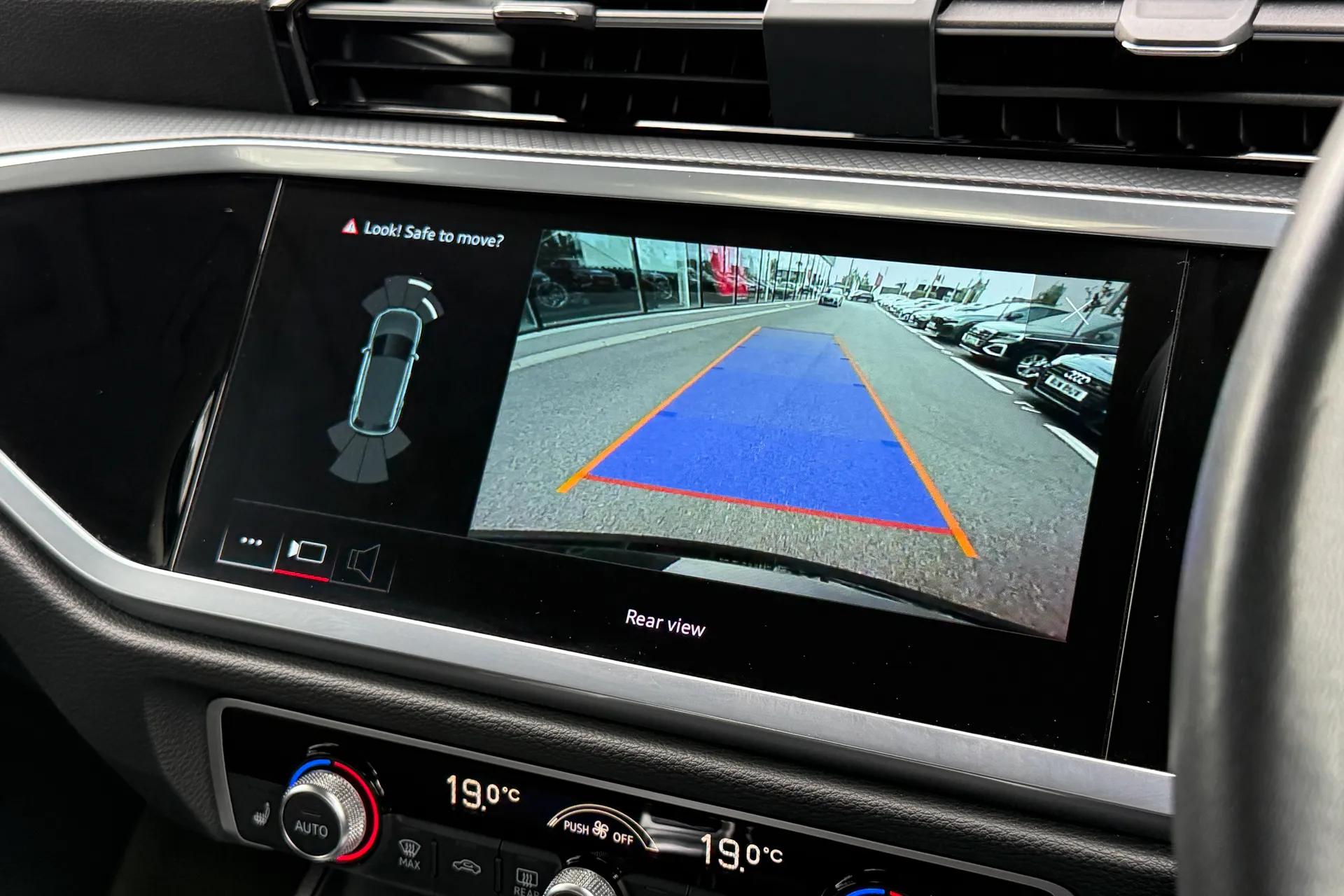 Audi Q3 thumbnail image number 4