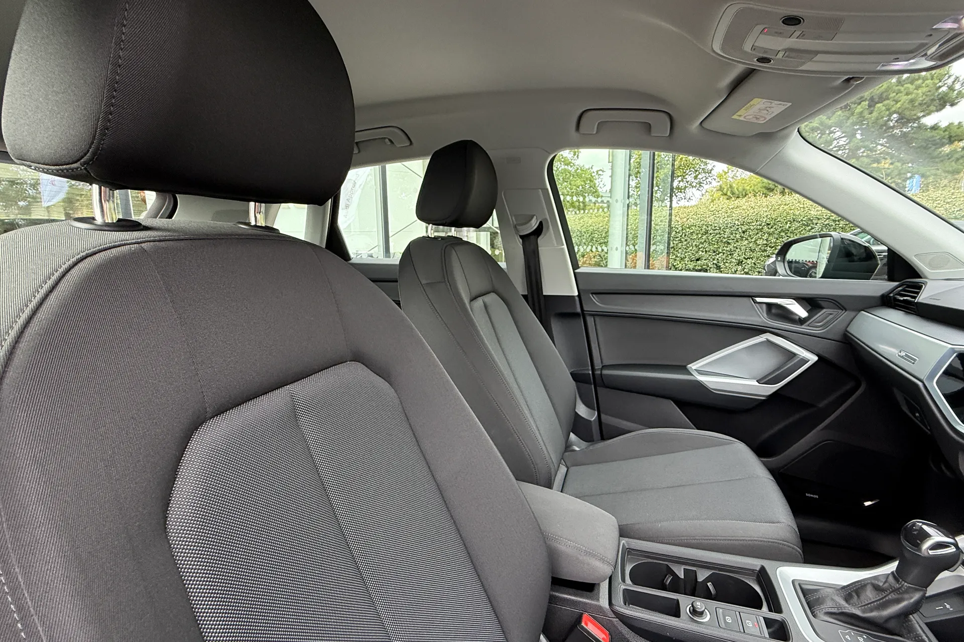 Audi Q3 thumbnail image number 18