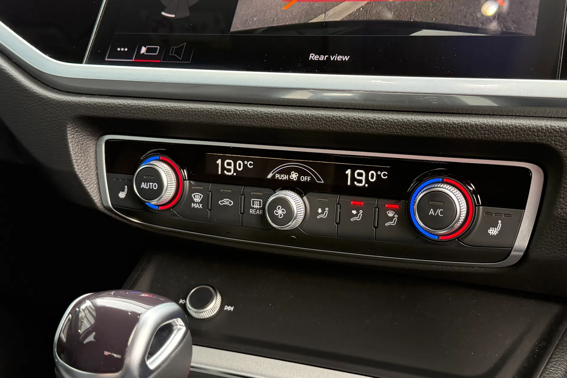 Audi Q3 thumbnail image number 28