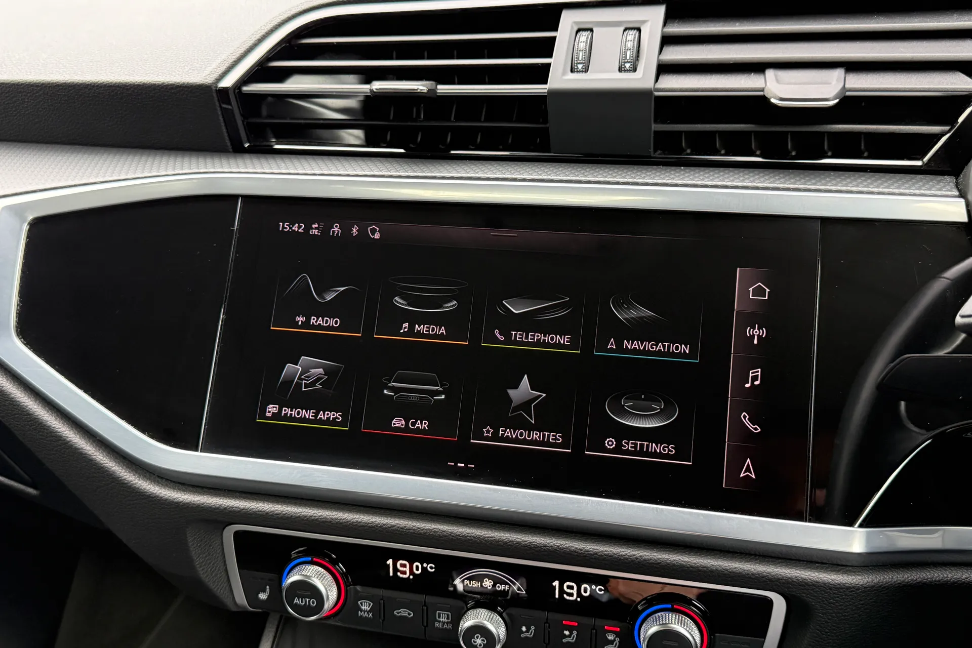 Audi Q3 thumbnail image number 26
