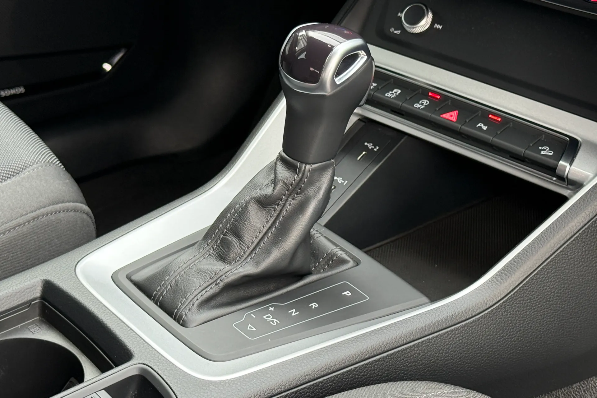 Audi Q3 thumbnail image number 20