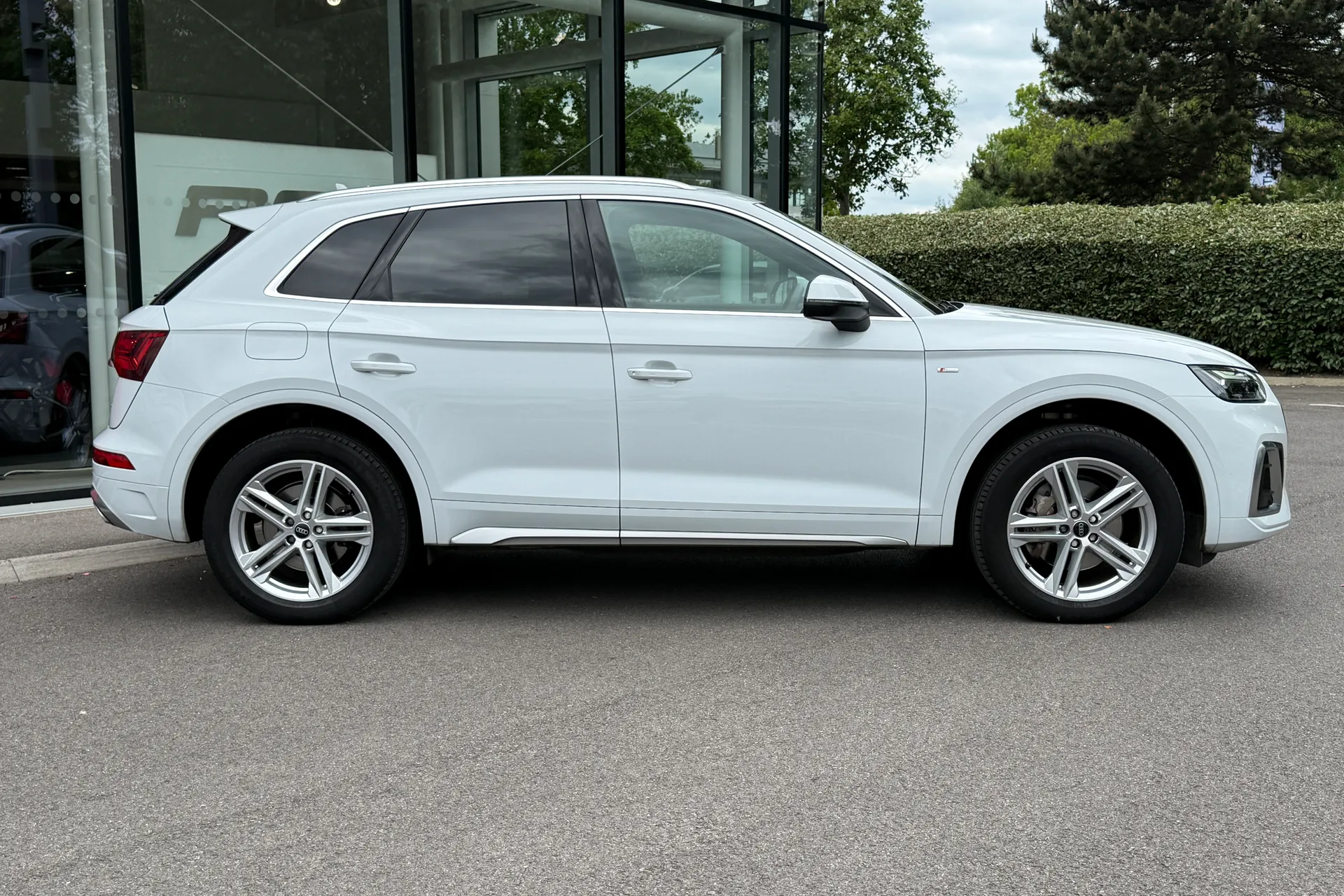 Audi Q5 thumbnail image number 2