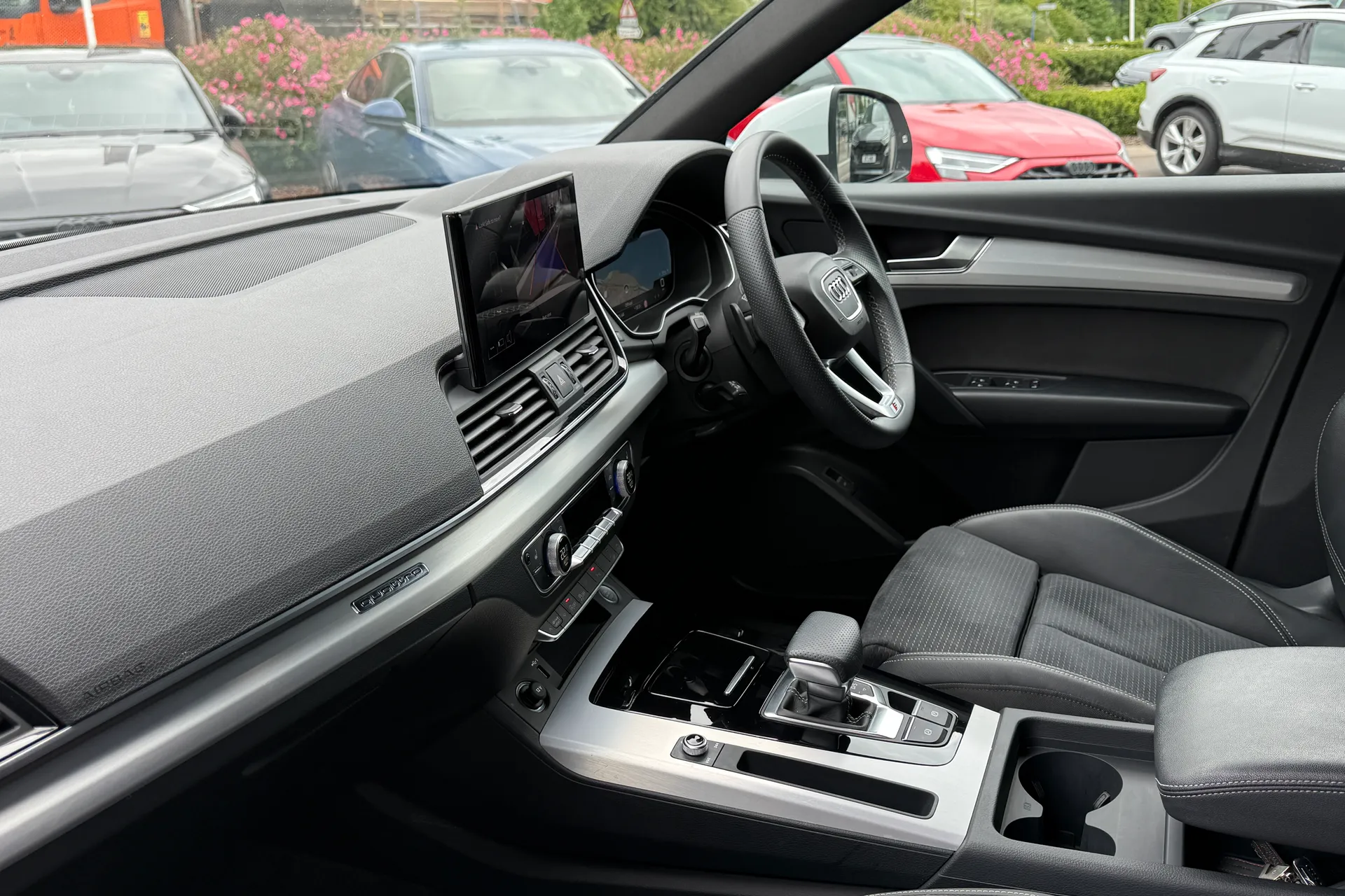 Audi Q5 thumbnail image number 23