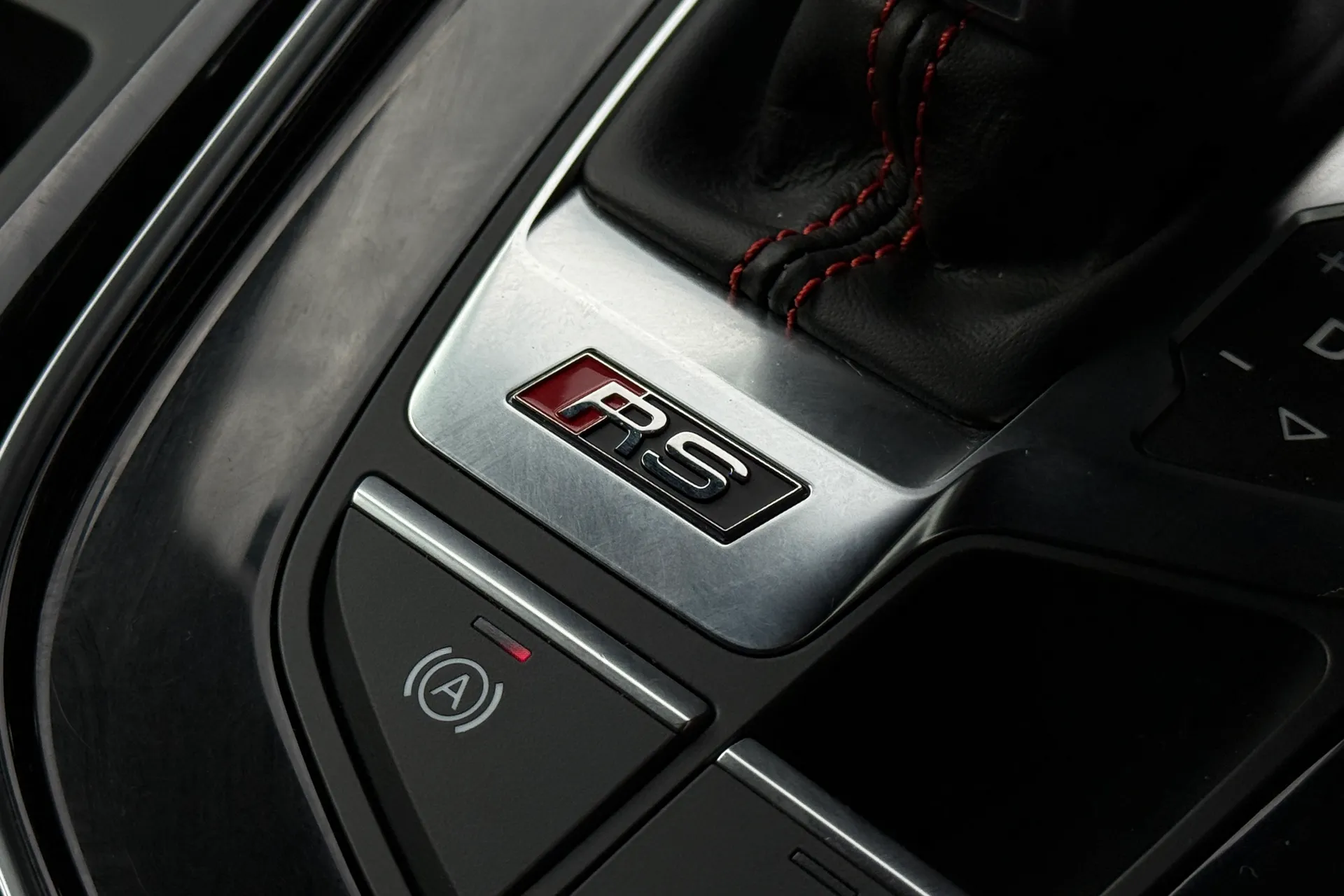 Audi RS4 thumbnail image number 30