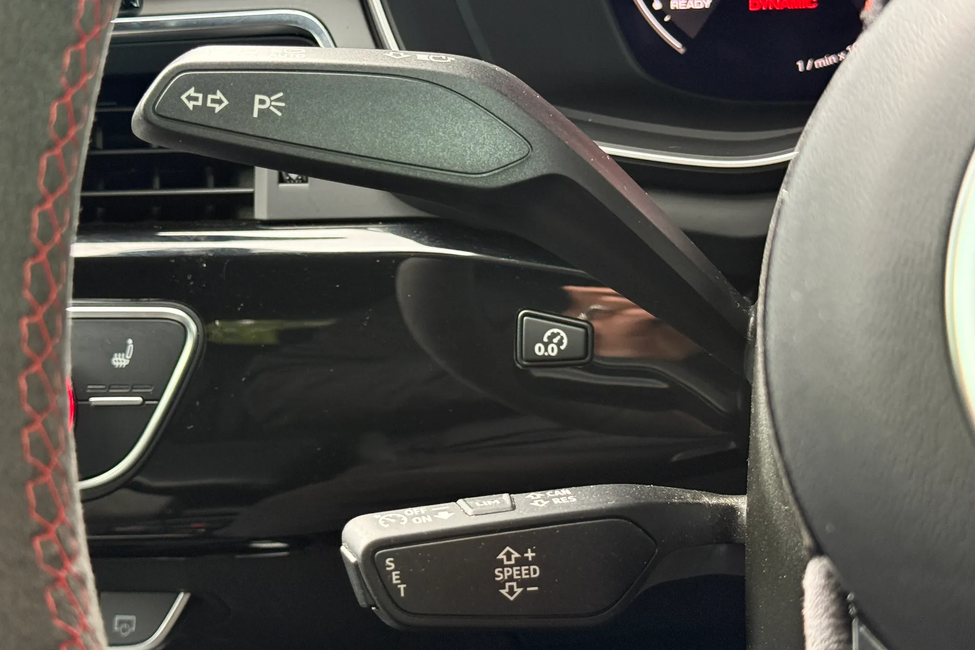 Audi RS4 thumbnail image number 21
