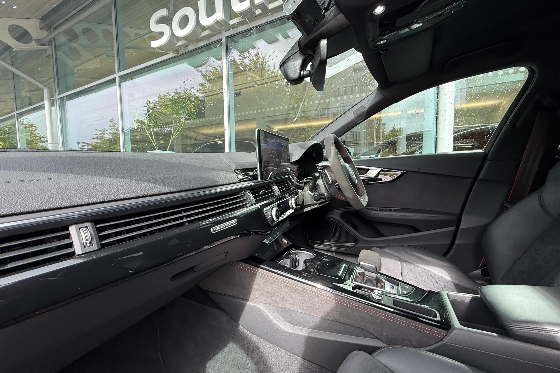 Audi RS4 thumbnail image number 11