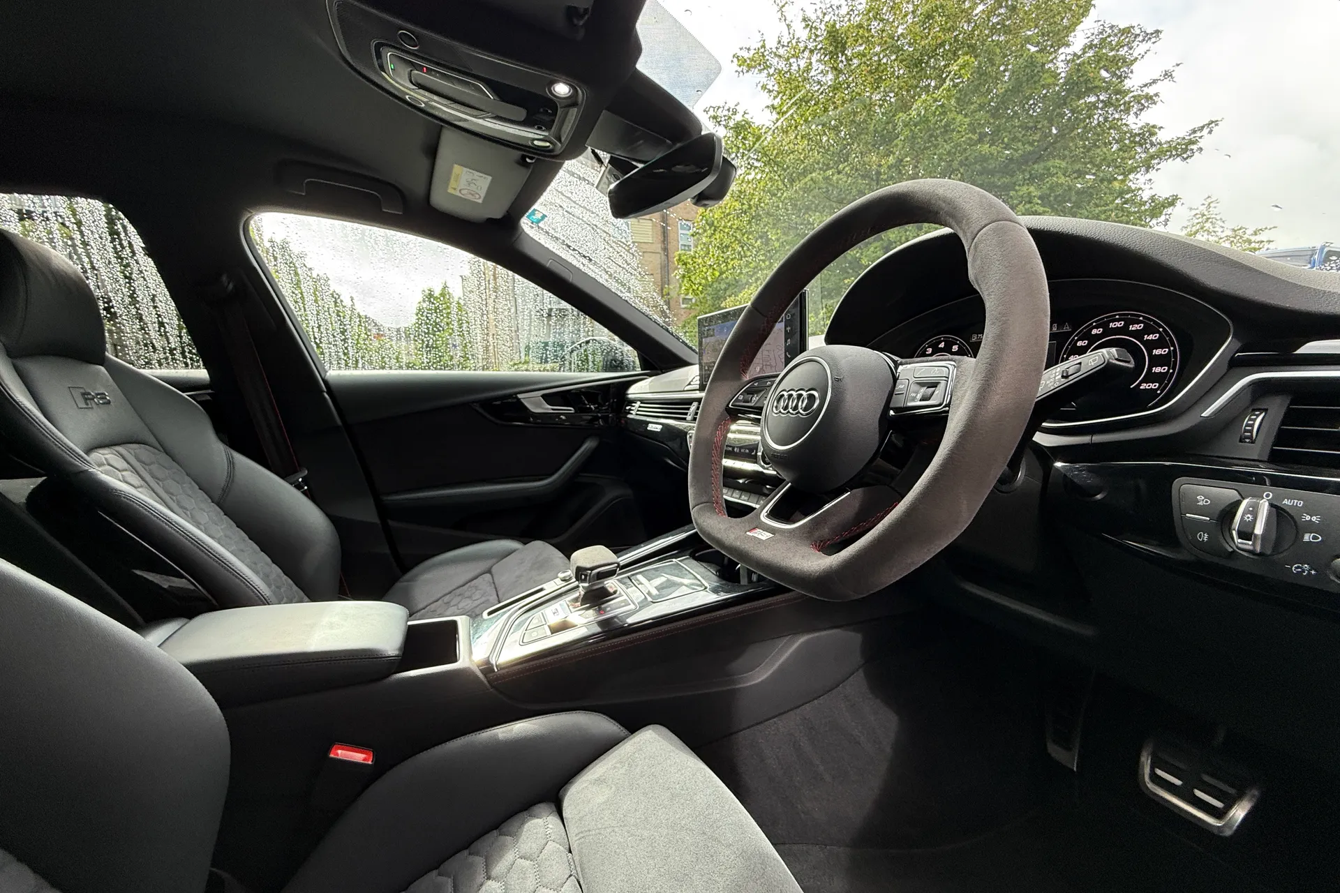 Audi RS4 thumbnail image number 14