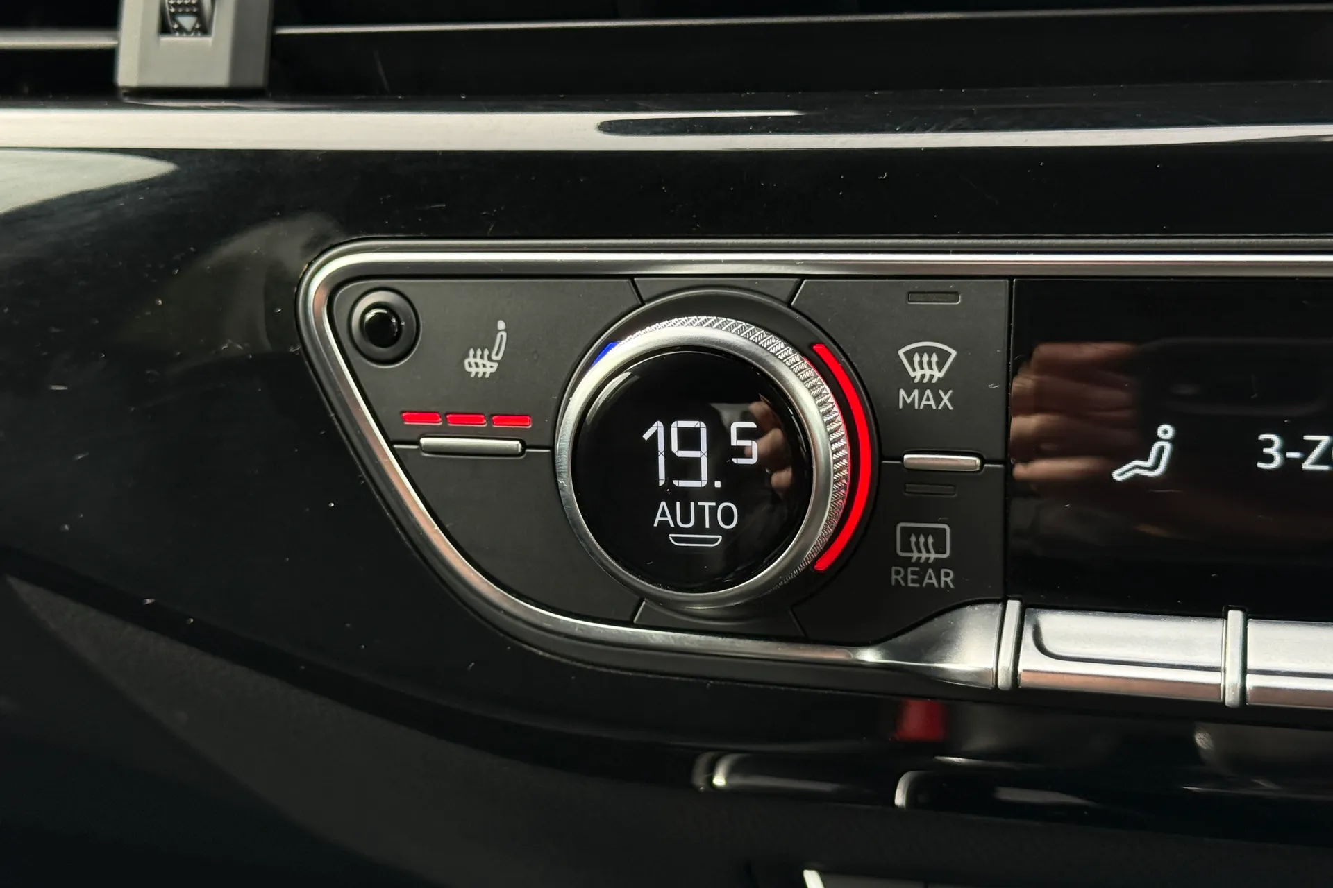 Audi RS4 thumbnail image number 9