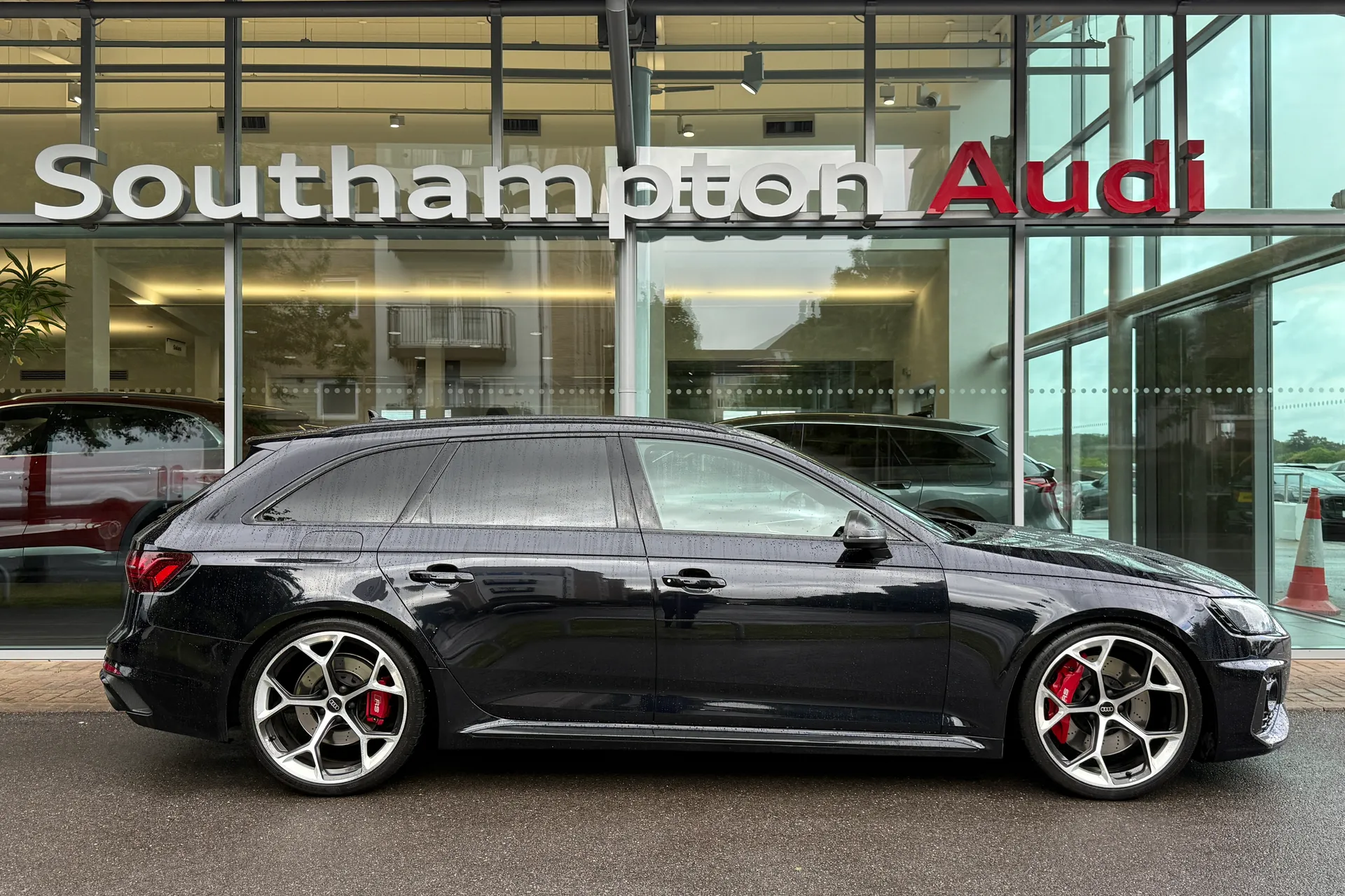 Audi RS4 thumbnail image number 2