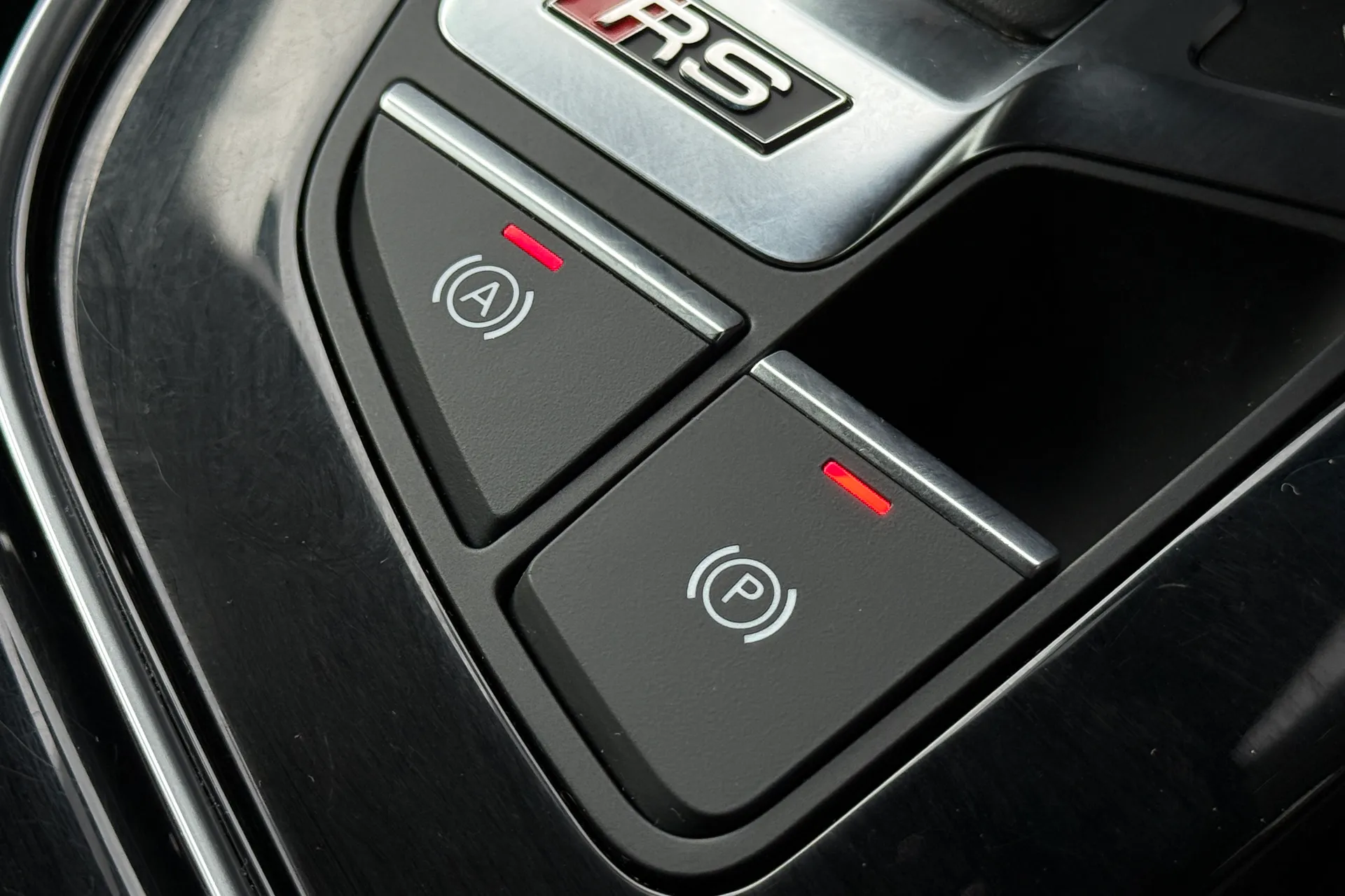 Audi RS4 thumbnail image number 31