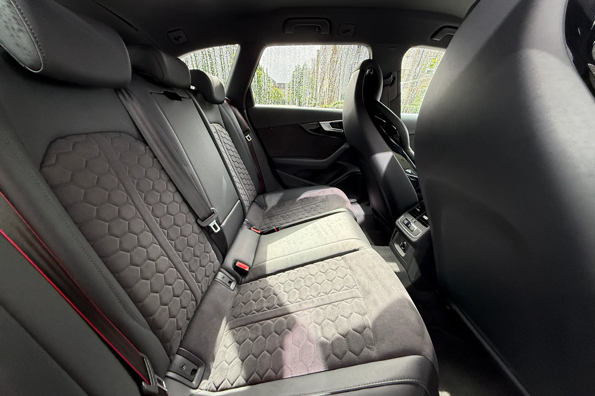 Audi RS4 thumbnail image number 46