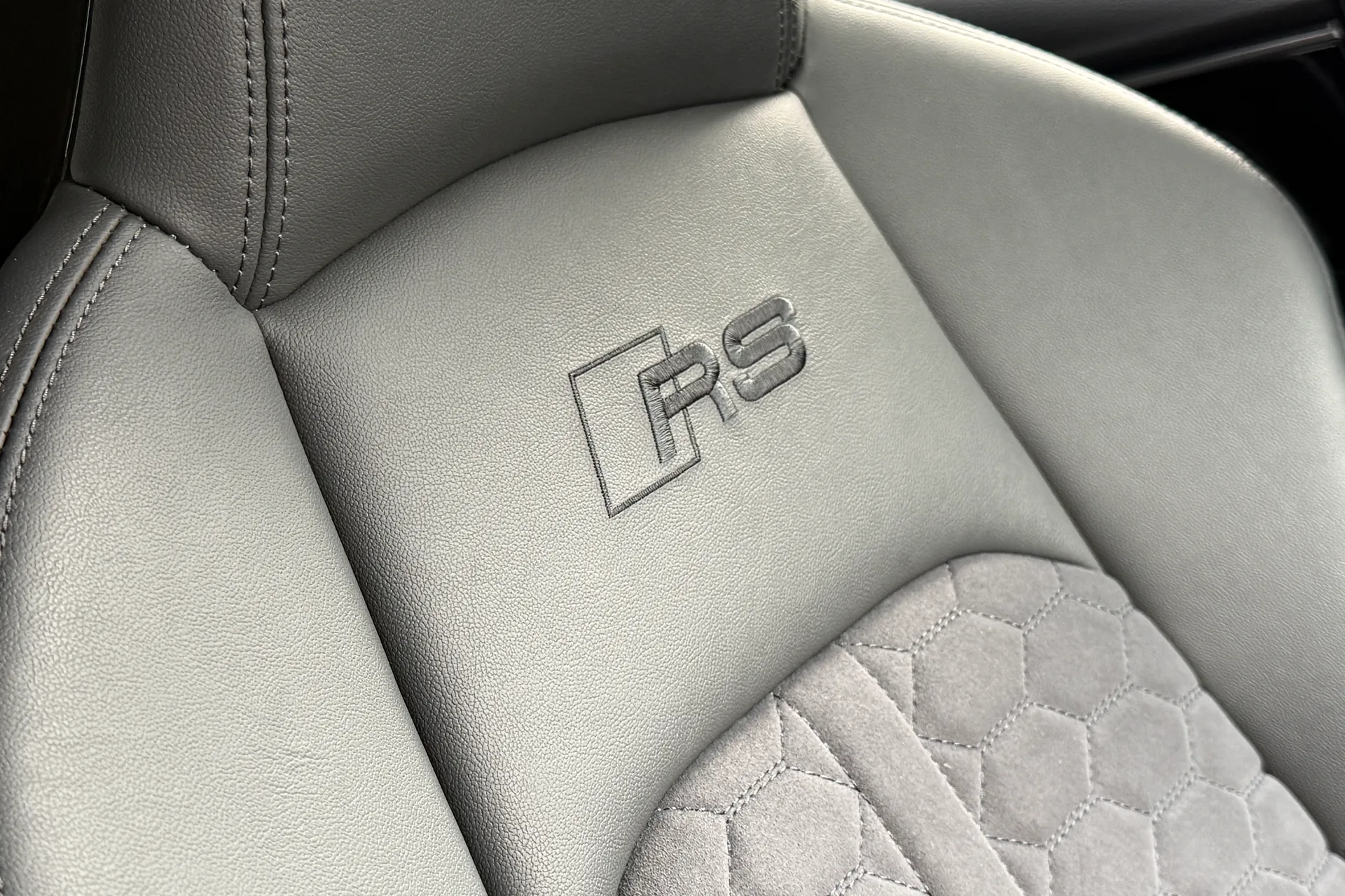Audi RS4 thumbnail image number 34