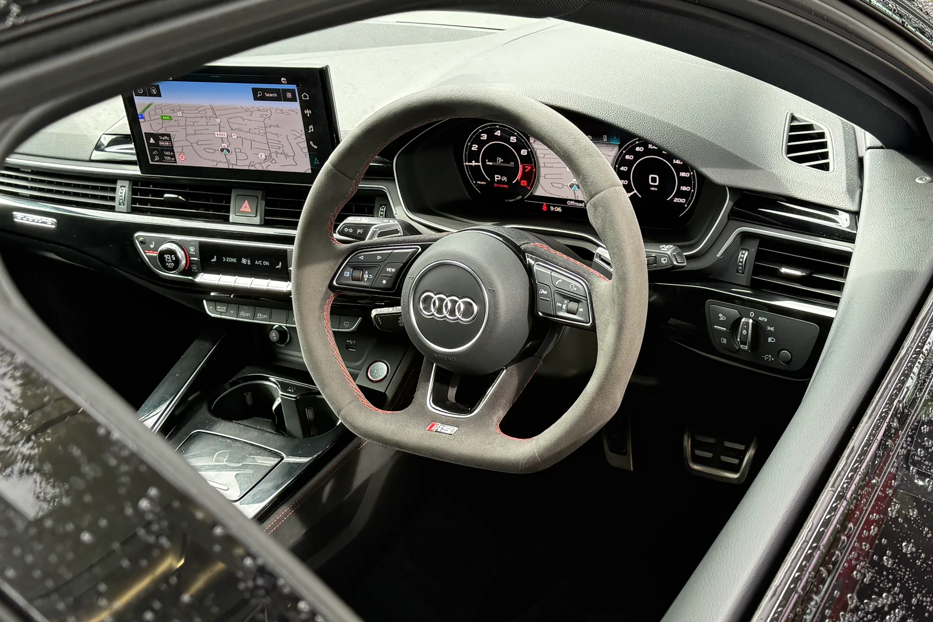 Audi RS4 thumbnail image number 40