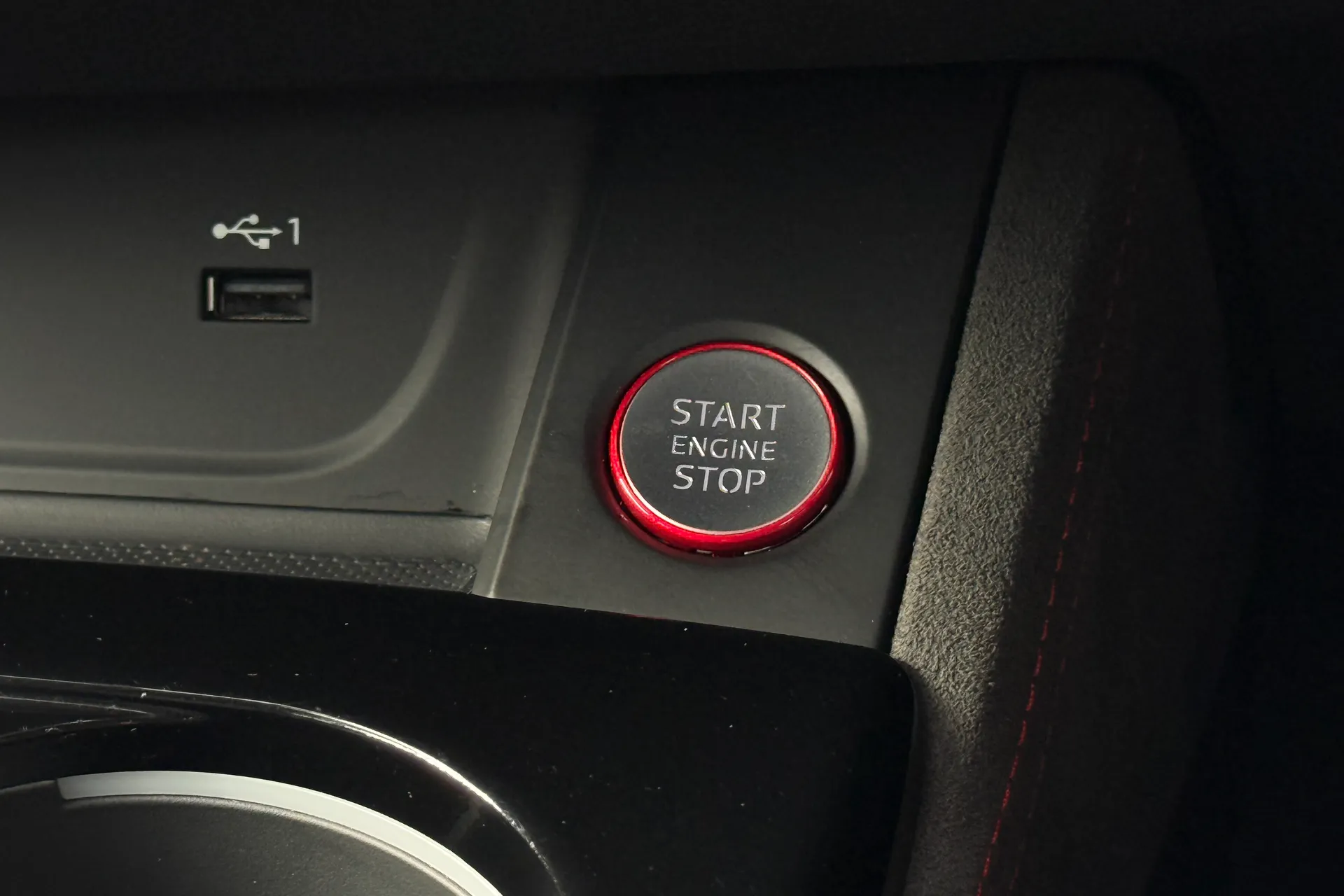 Audi RS4 thumbnail image number 26