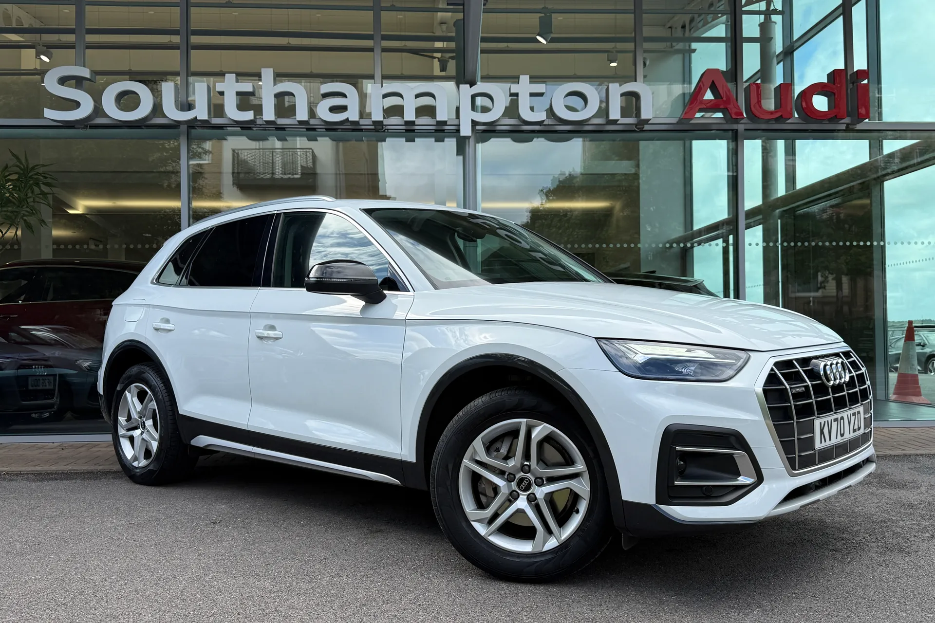 Audi Q5 focused image