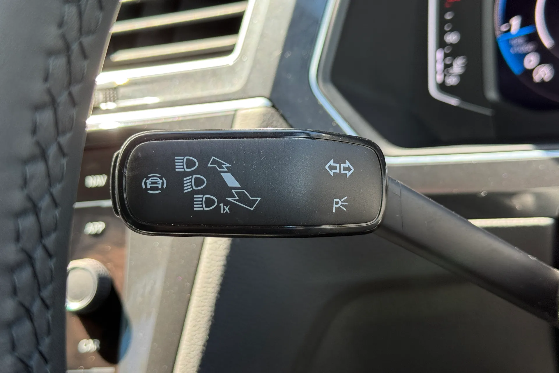VOLKSWAGEN TIGUAN thumbnail image number 16