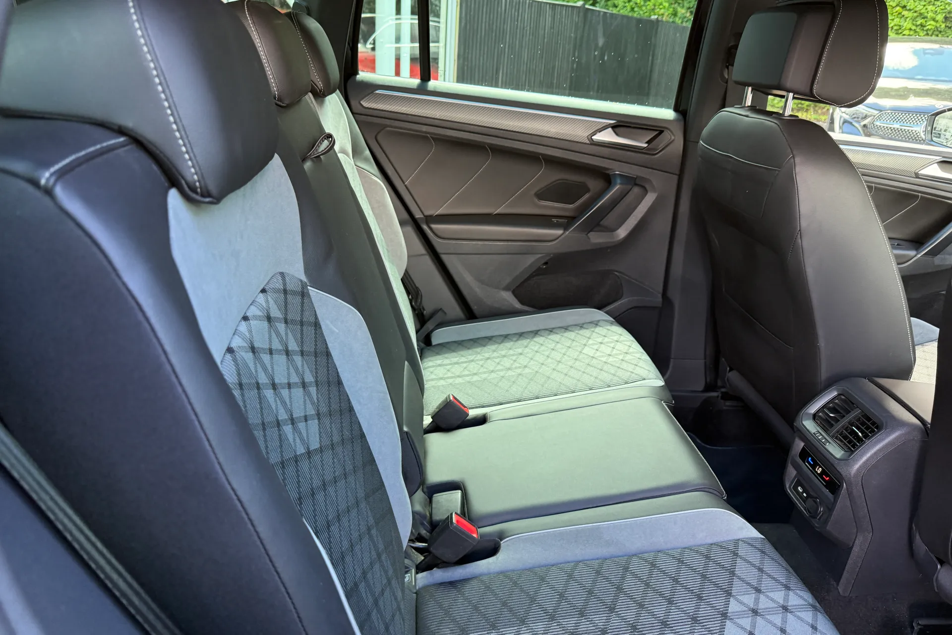 VOLKSWAGEN TIGUAN thumbnail image number 37