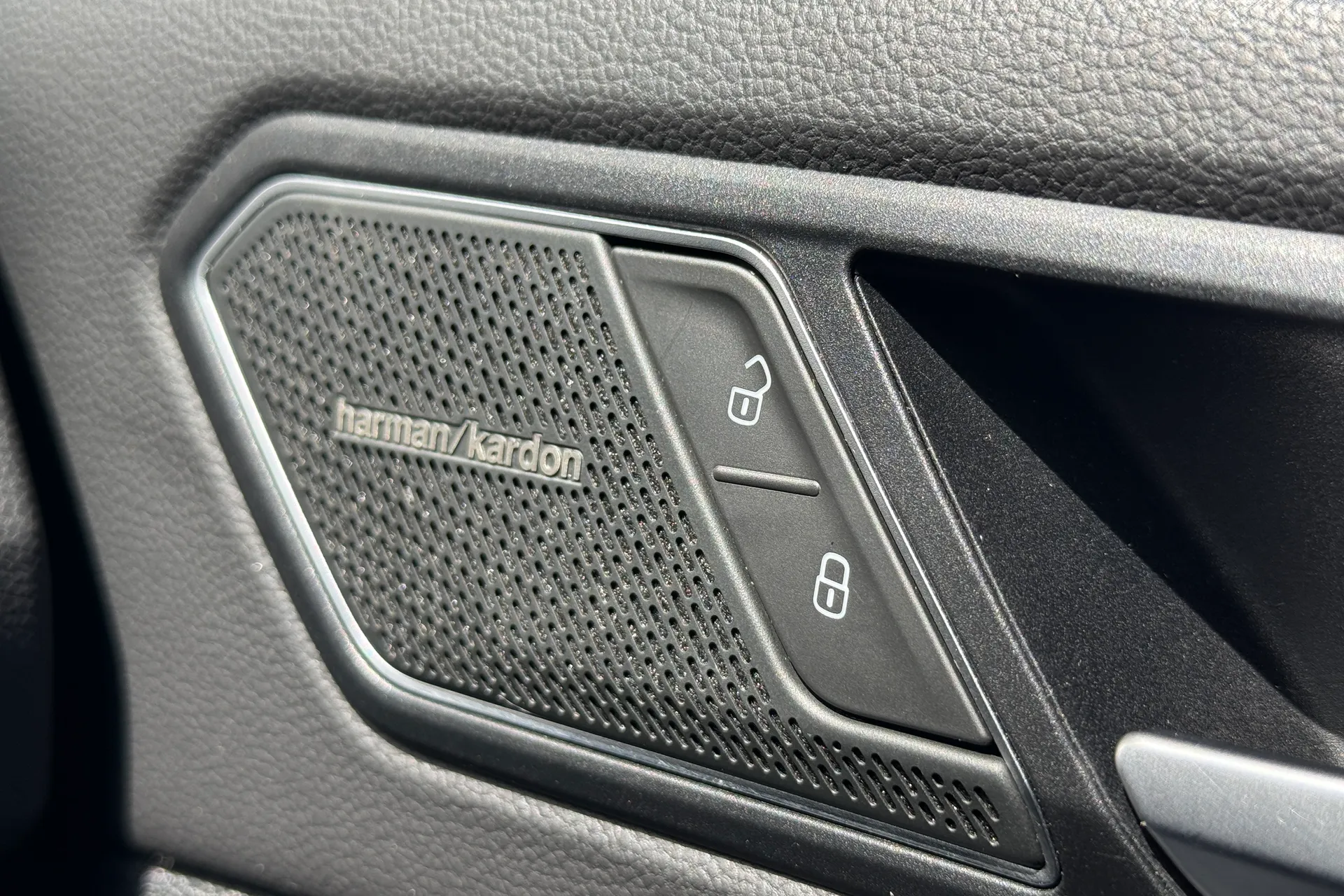 VOLKSWAGEN TIGUAN thumbnail image number 24