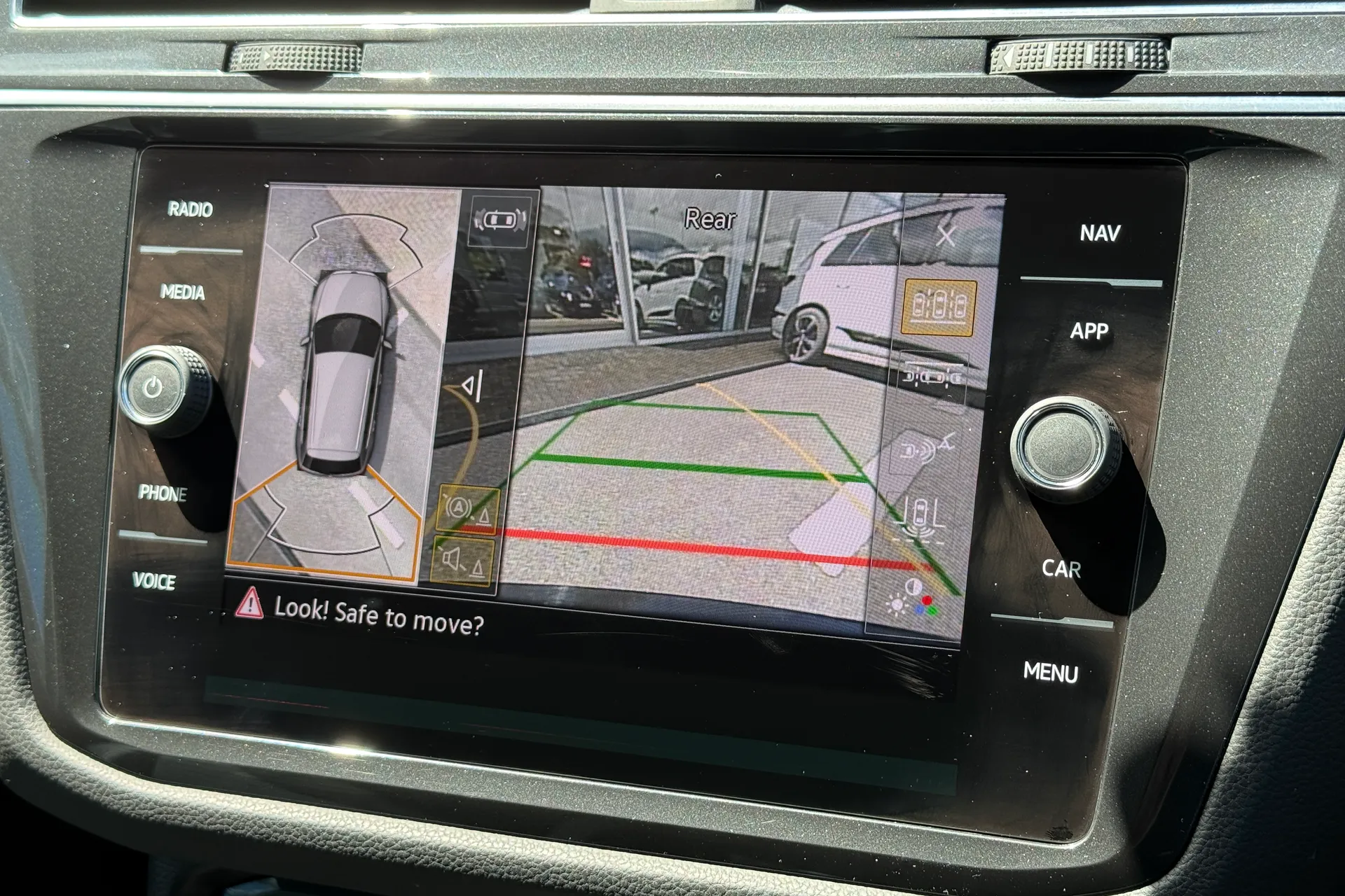 VOLKSWAGEN TIGUAN thumbnail image number 4