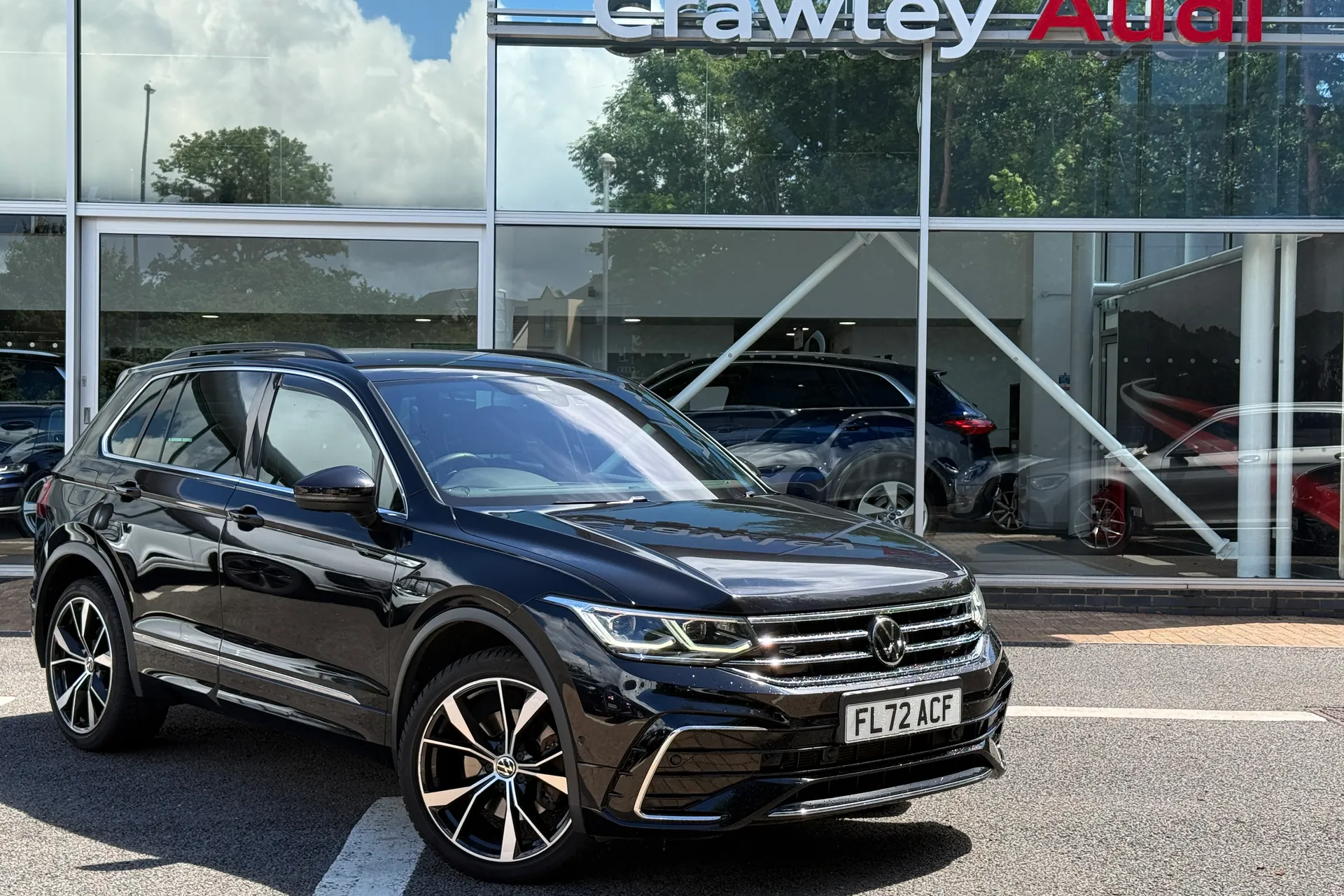 VOLKSWAGEN TIGUAN focused image