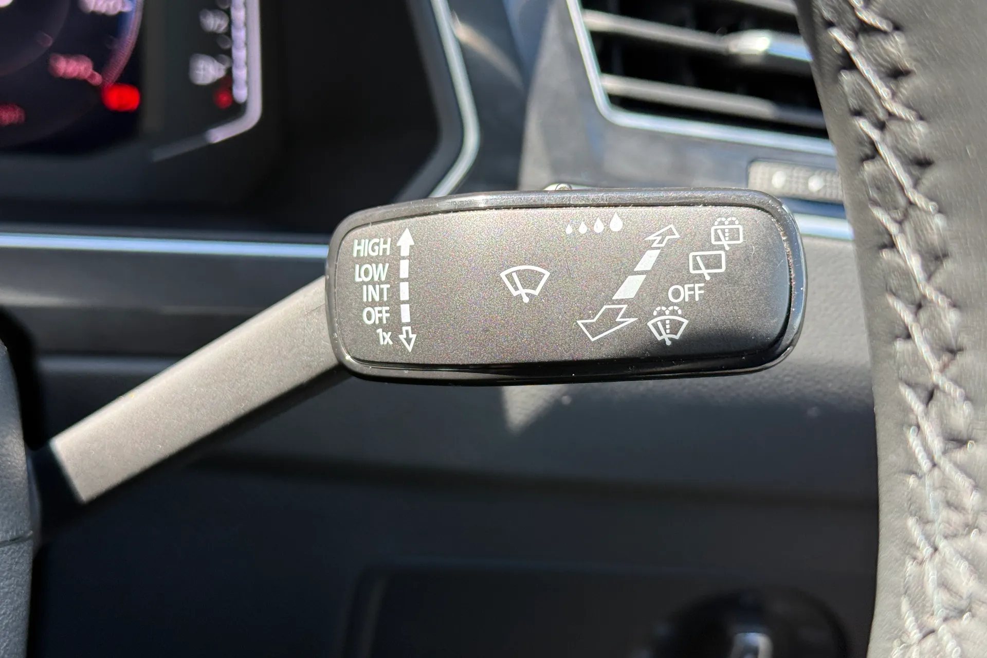 VOLKSWAGEN TIGUAN thumbnail image number 17