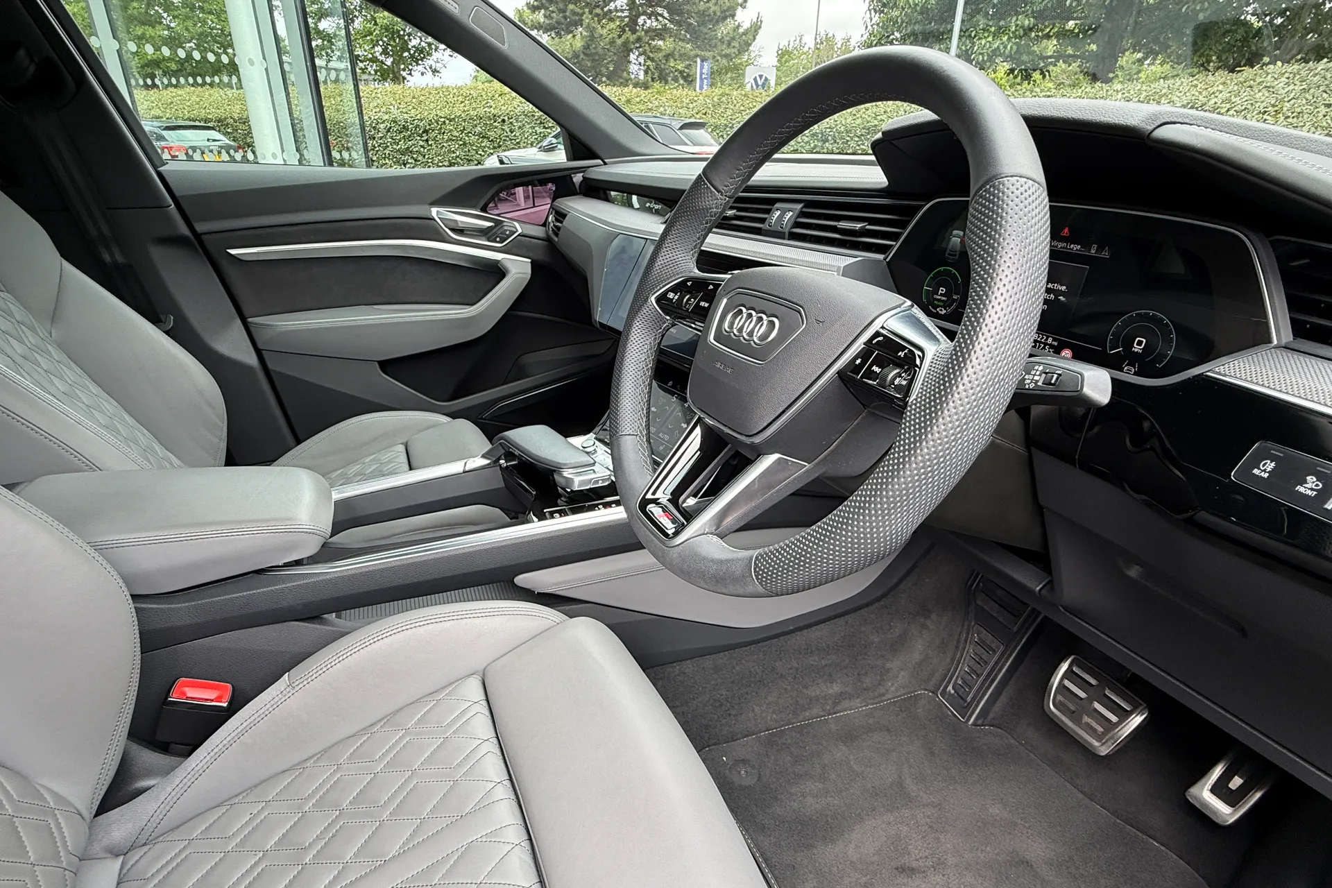 Audi Q8 thumbnail image number 16