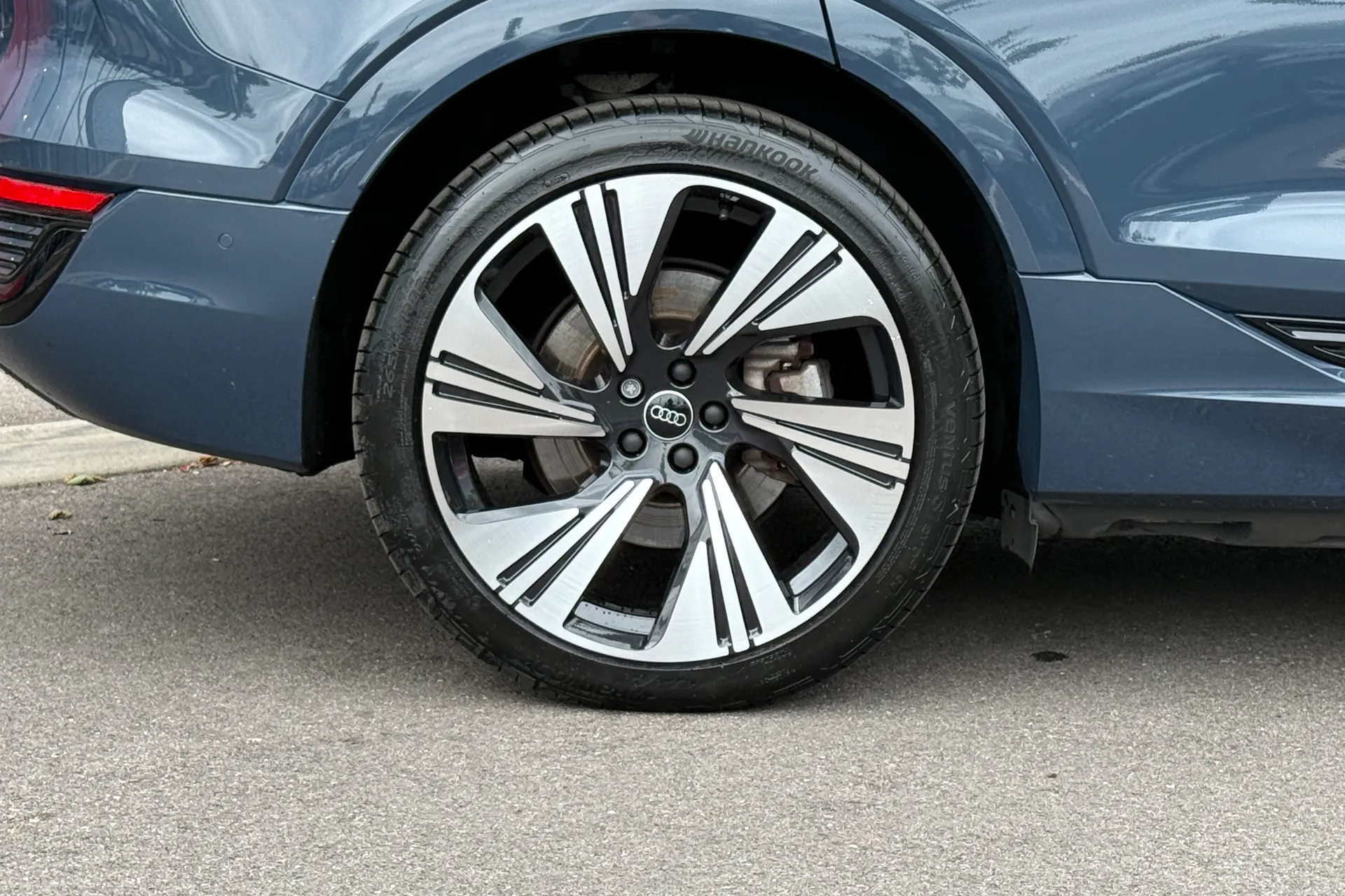 Audi Q8 thumbnail image number 28