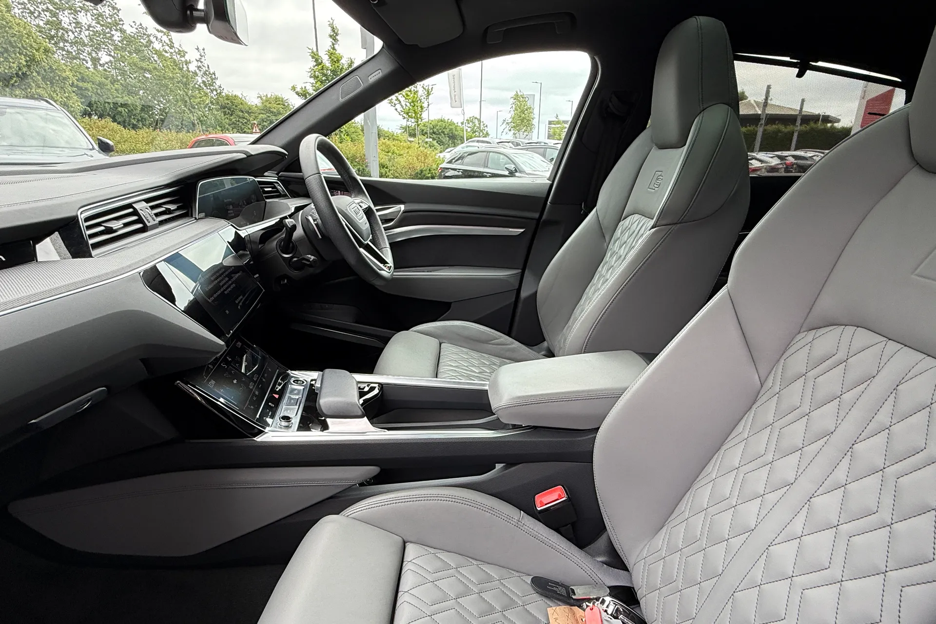 Audi Q8 thumbnail image number 56