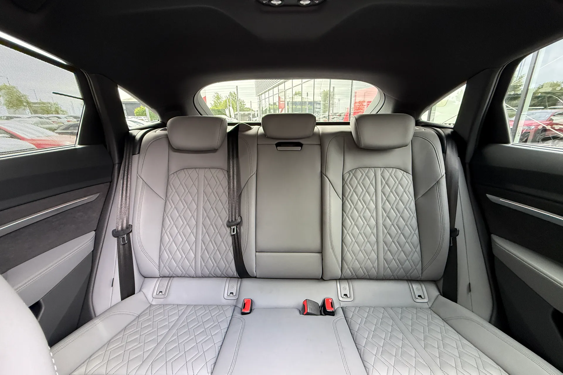 Audi Q8 thumbnail image number 29