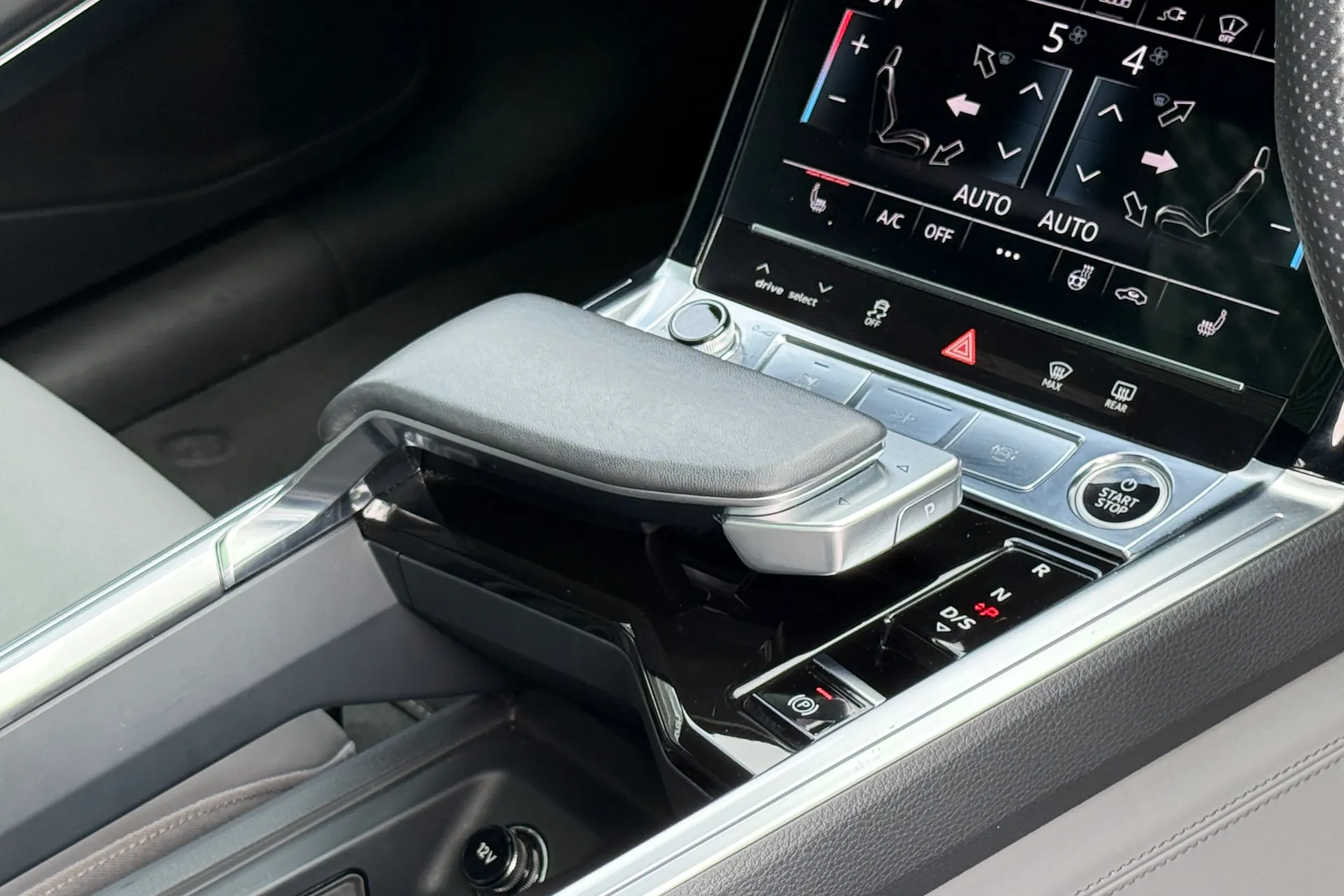 Audi Q8 thumbnail image number 25