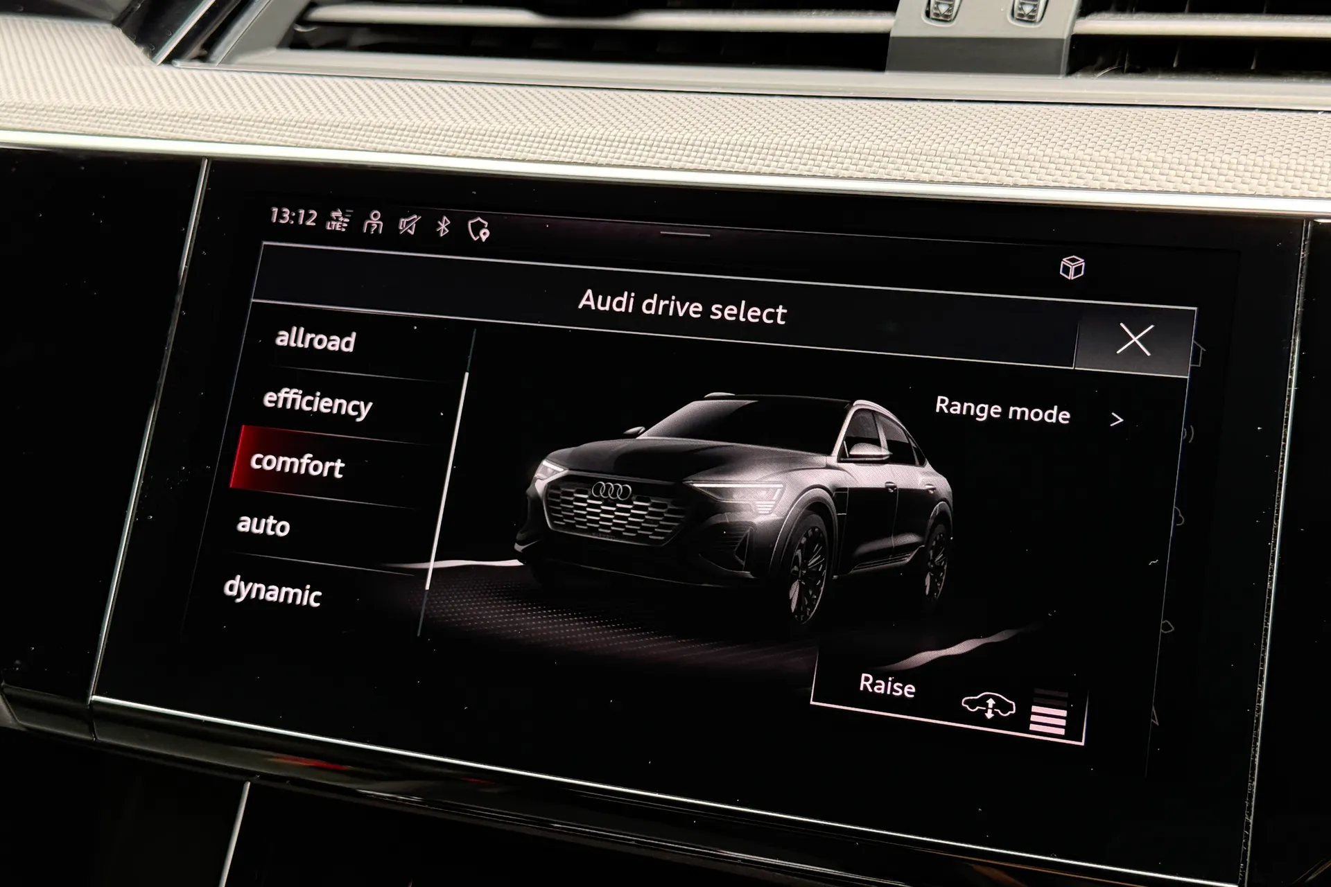 Audi Q8 thumbnail image number 32