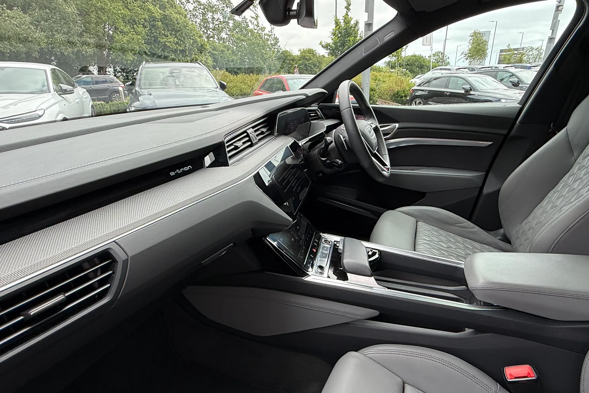 Audi Q8 thumbnail image number 22