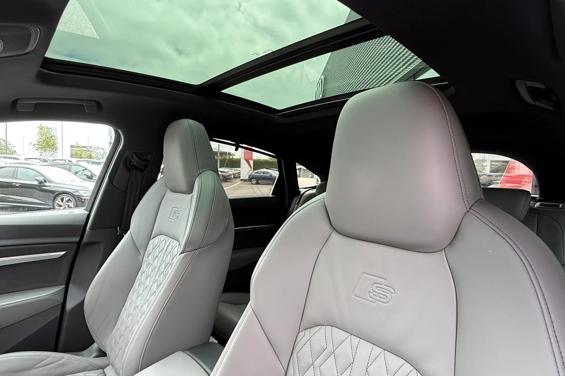 Audi Q8 thumbnail image number 3