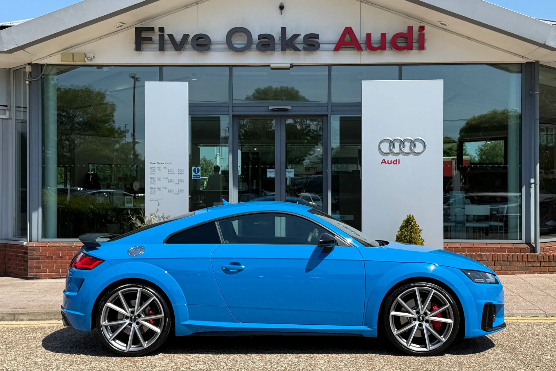 Audi TT thumbnail image number 2