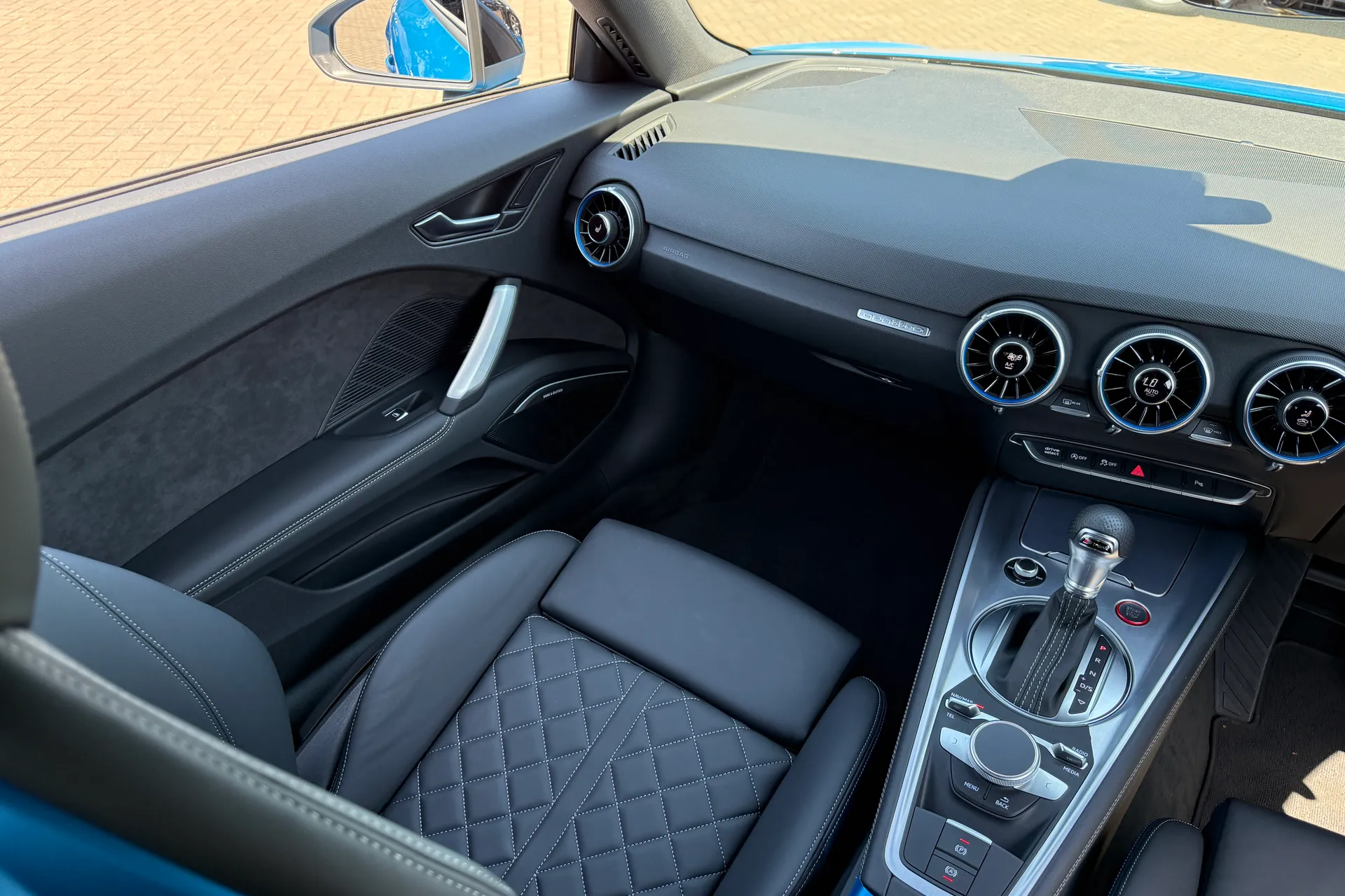 Audi TT thumbnail image number 37